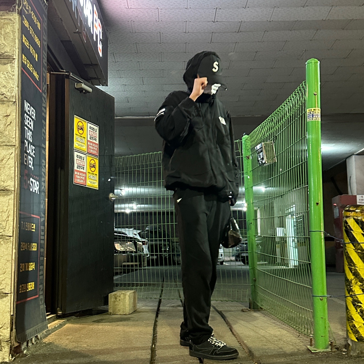 Supreme Cordura Ripstop S Logo 6-Panel Black - 23SS, Supreme x The North Face Trekking Convertible Jacket Black - 22SS 착용 스타일 - 1