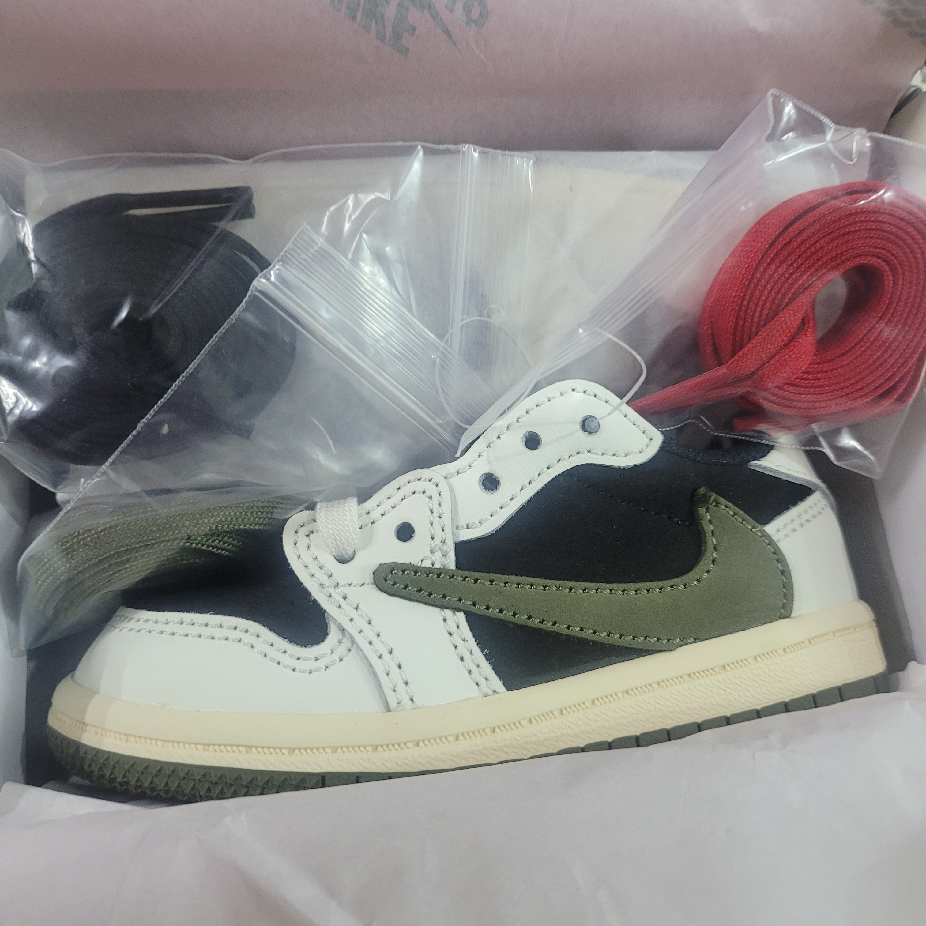 (TD) Jordan 1 x Travis Scott Retro Low OG SP Medium Olive 착용 스타일