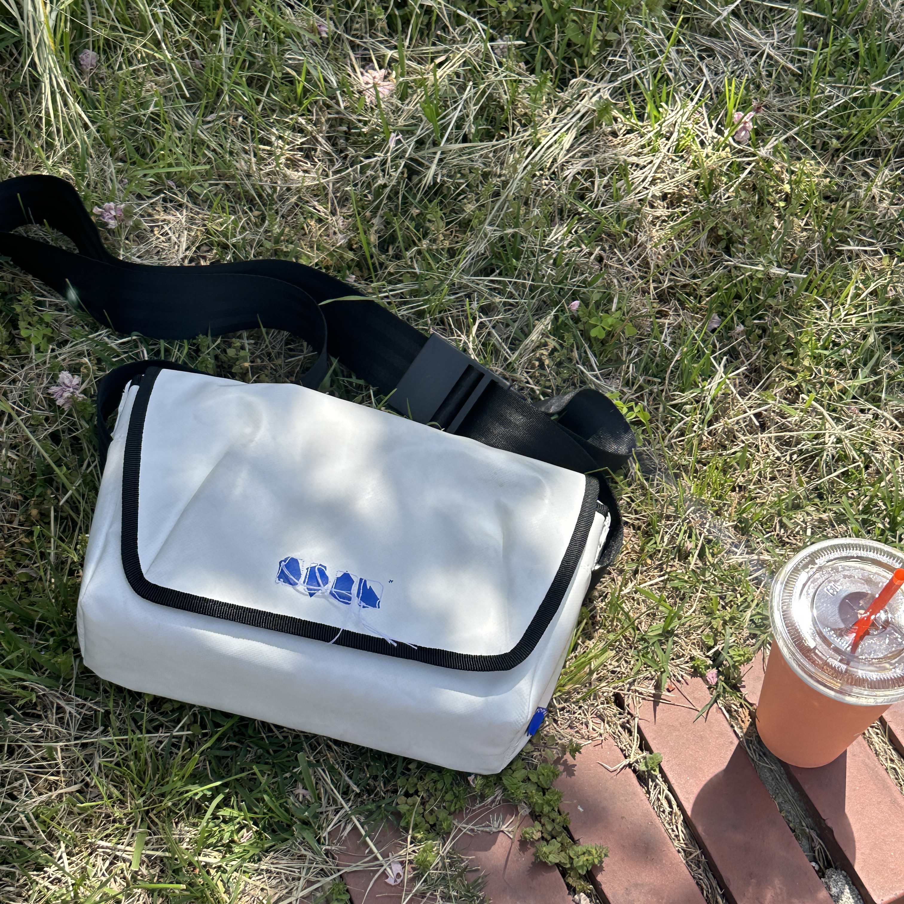 Ader Error Trace Admore Crossbody Bag White 착용 스타일