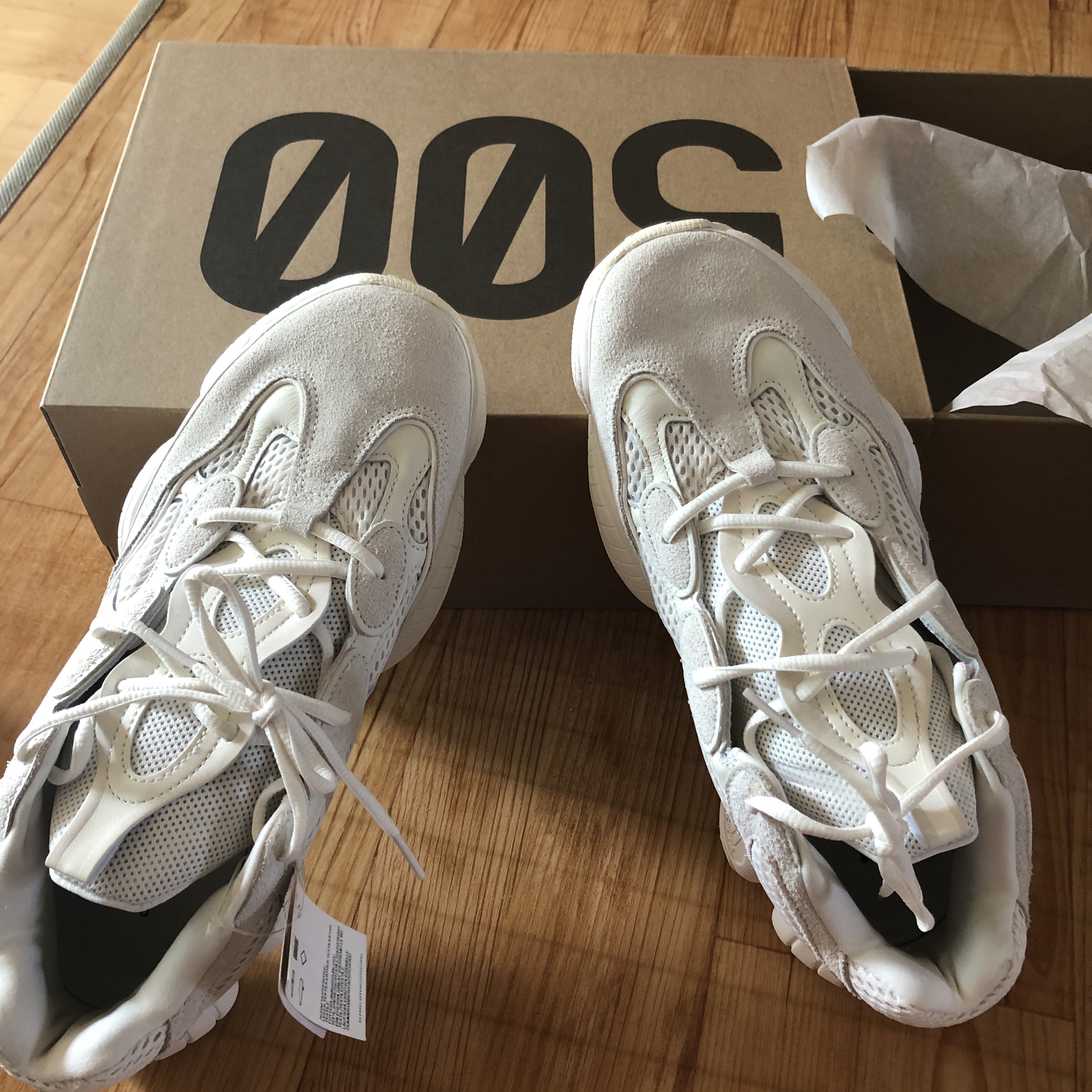 Adidas Yeezy 500 Bone White 착용 스타일