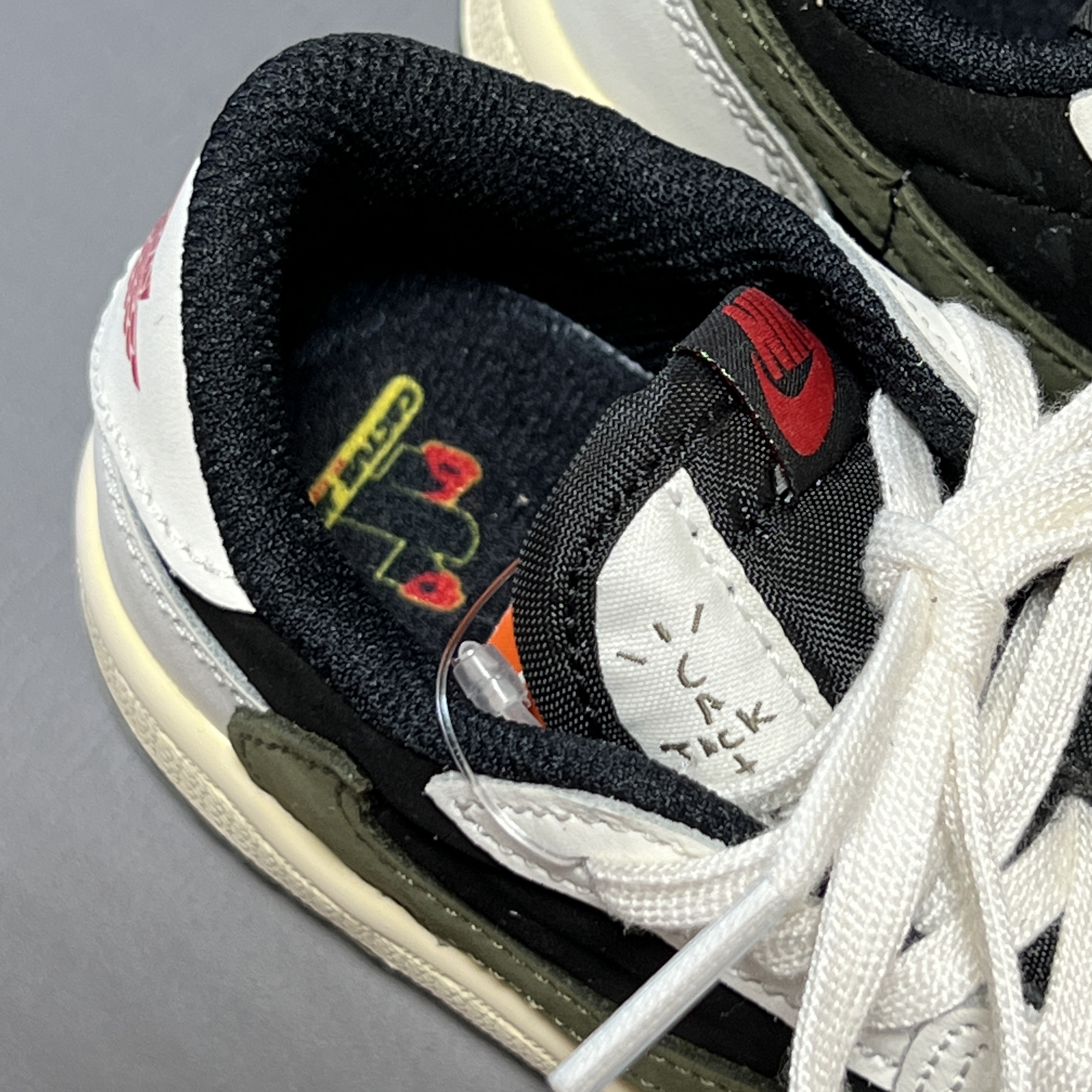 (TD) Jordan 1 x Travis Scott Retro Low OG SP Medium Olive 착용 스타일 - 4