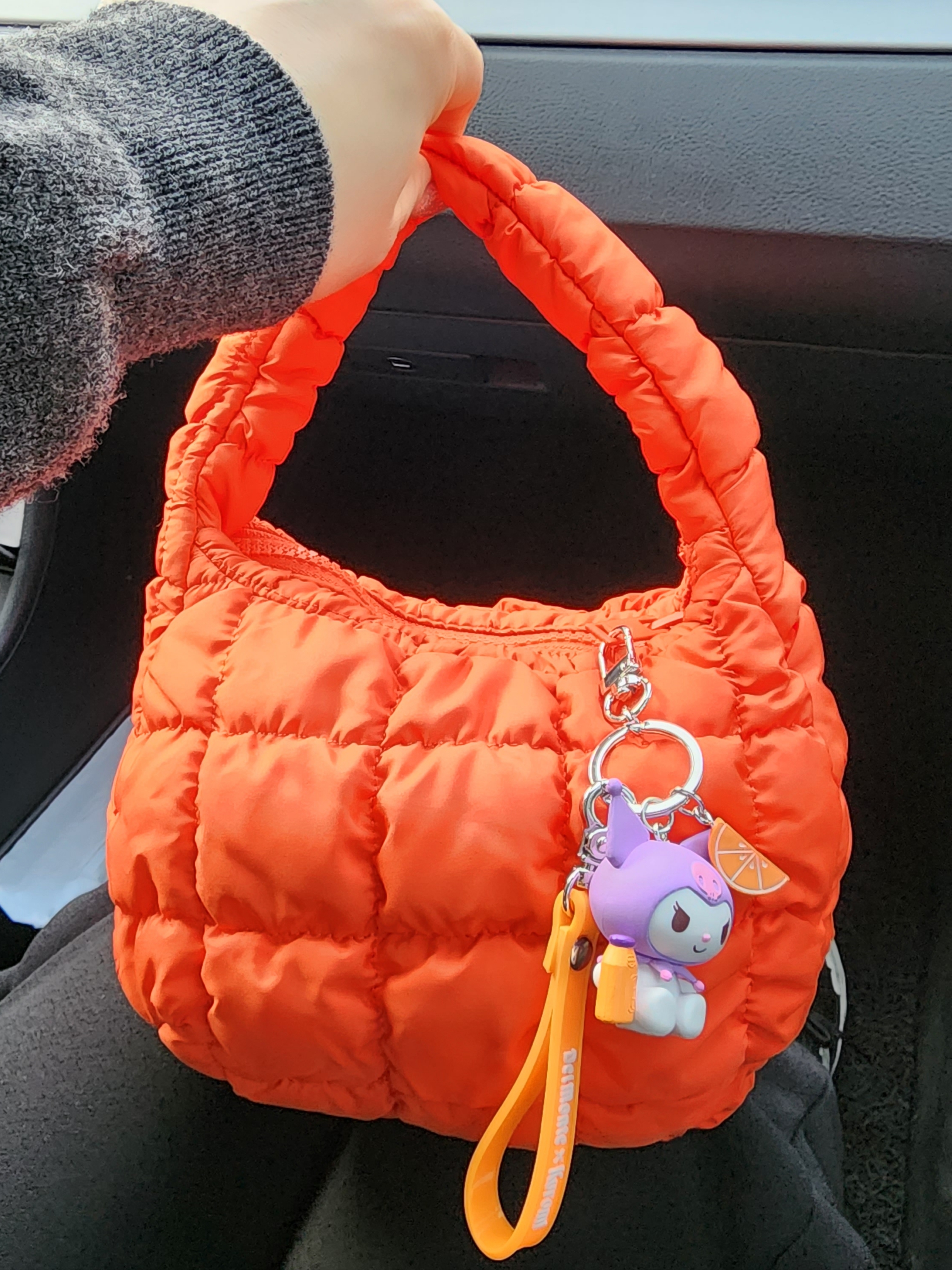 COS Quilted Micro Bag Orange 착용 스타일