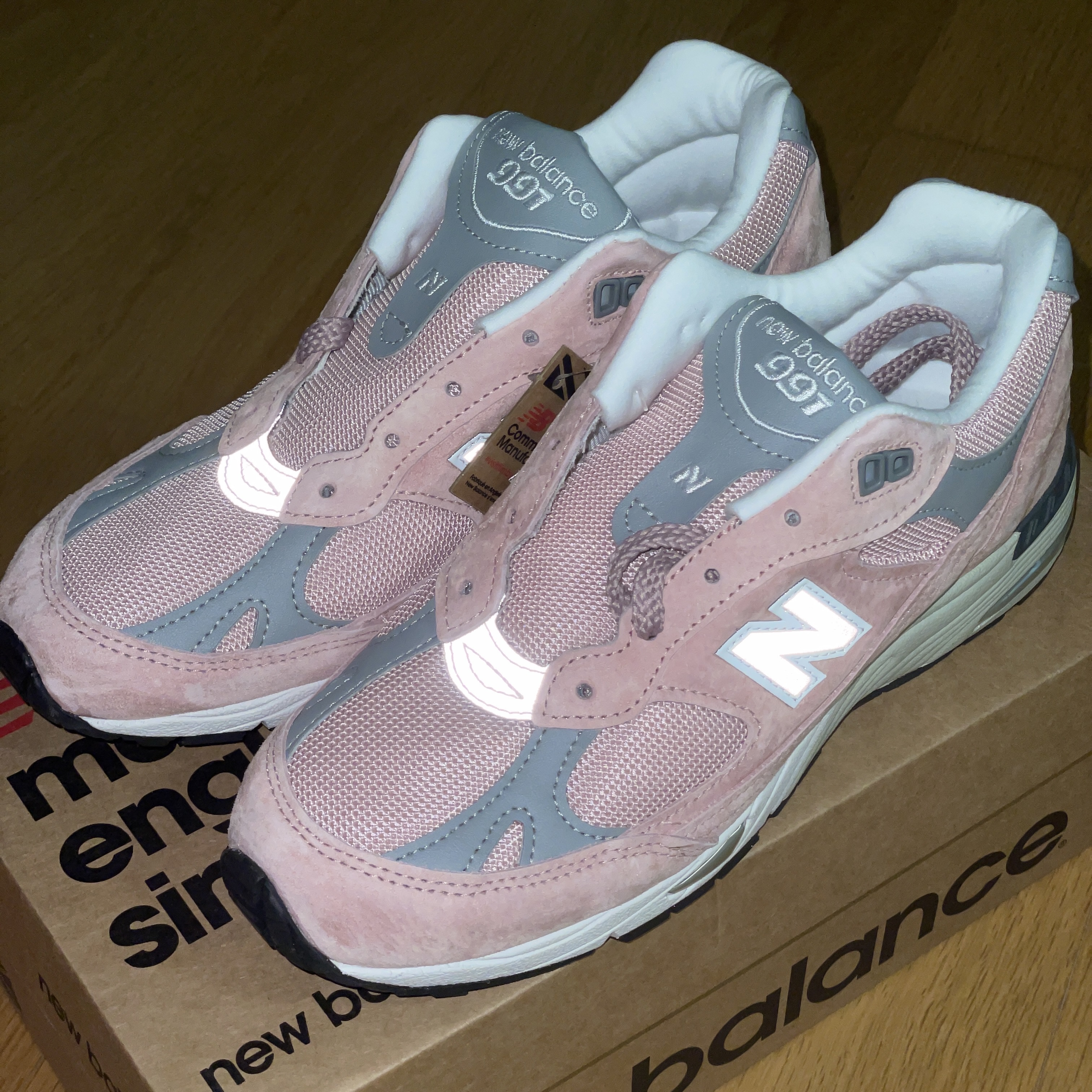 (W) New Balance 991 Made in UK Shy Pink 착용 스타일 - 1