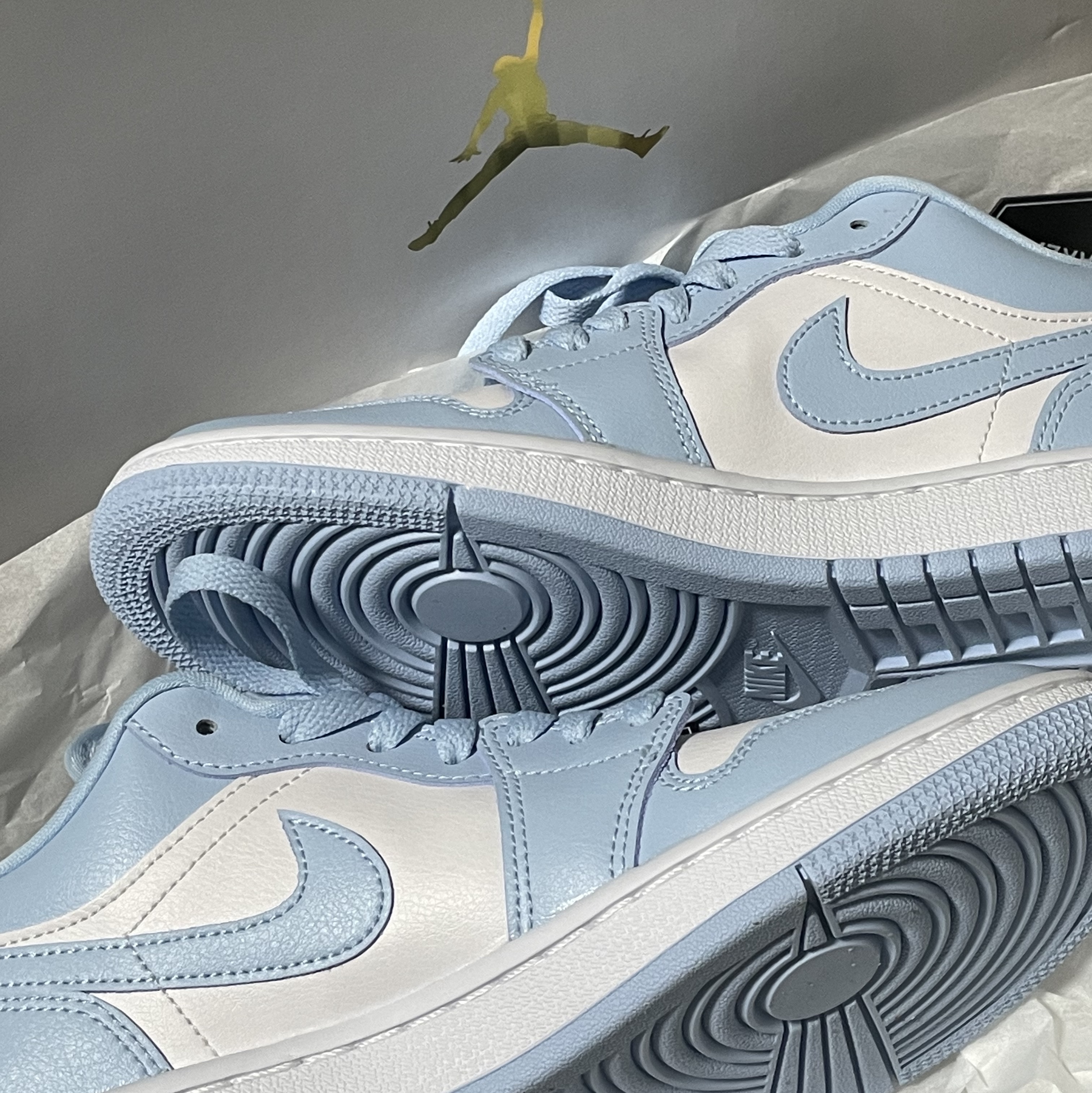 (W) Jordan 1 Low White Ice Blue 착용 스타일 - 1
