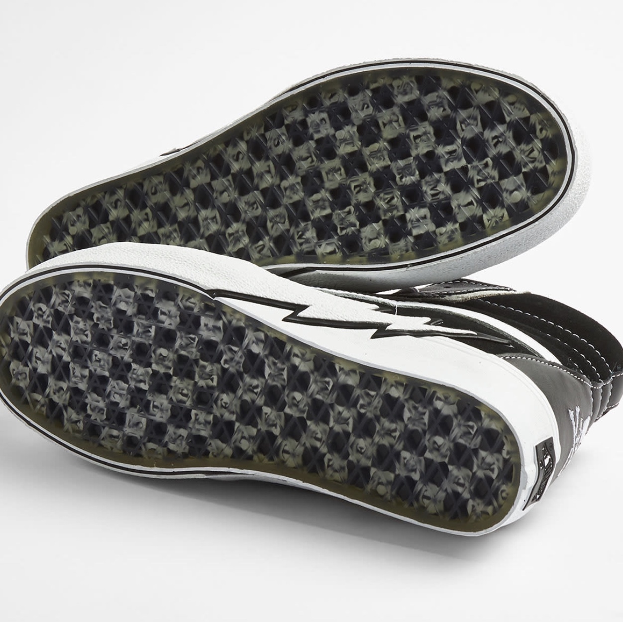Vans Vault x Mastermind World Sk8-Hi Bolt Black 착용 스타일 - 5