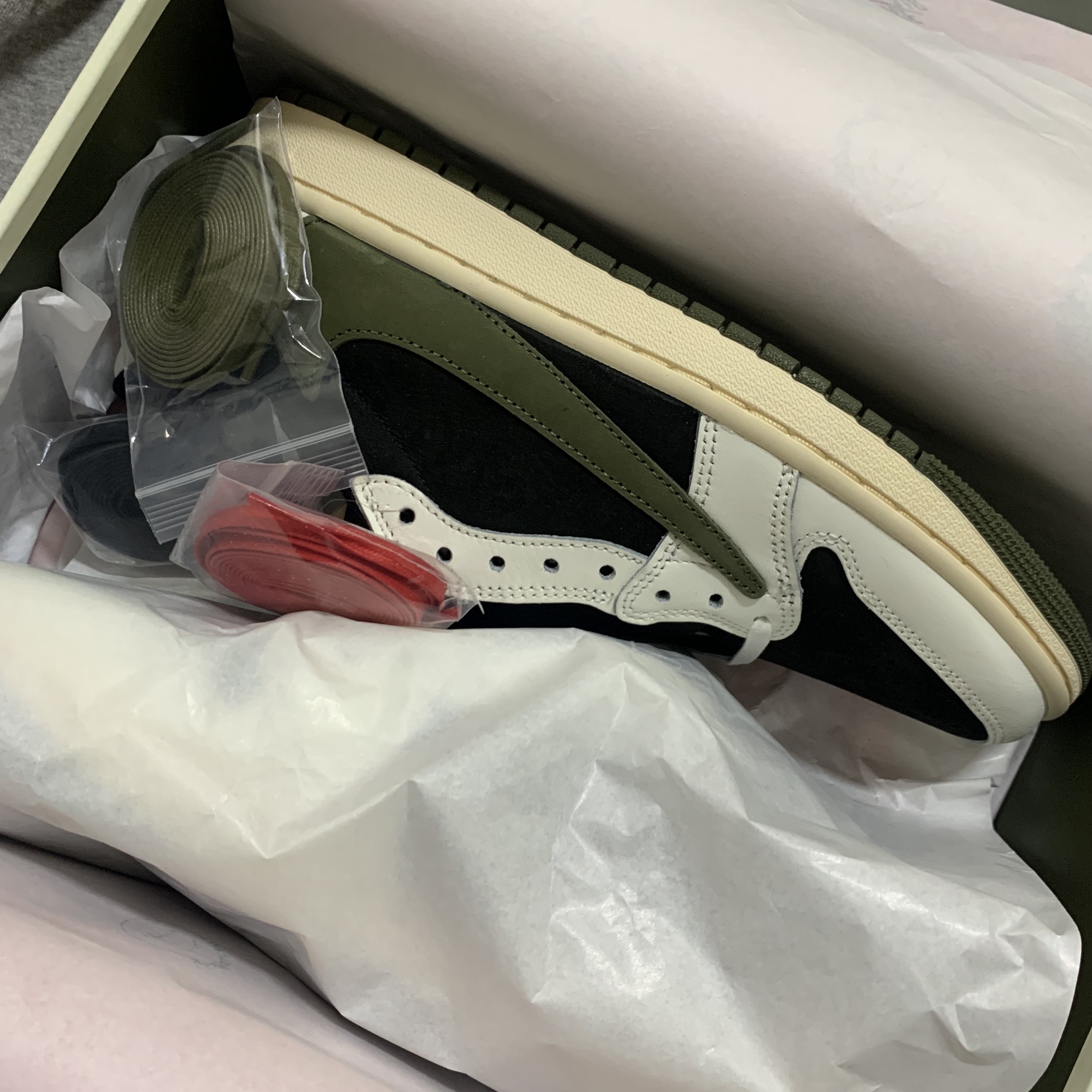 (W) Jordan 1 x Travis Scott Retro Low OG SP Medium Olive 착용 스타일