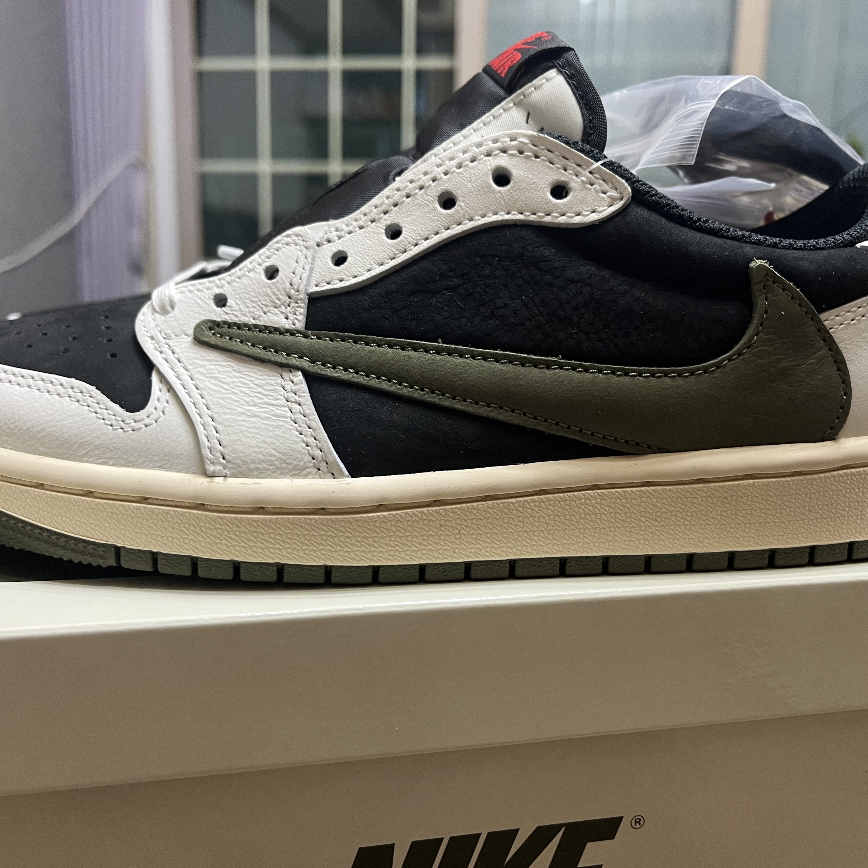 (W) Jordan 1 x Travis Scott Retro Low OG SP Medium Olive 착용 스타일