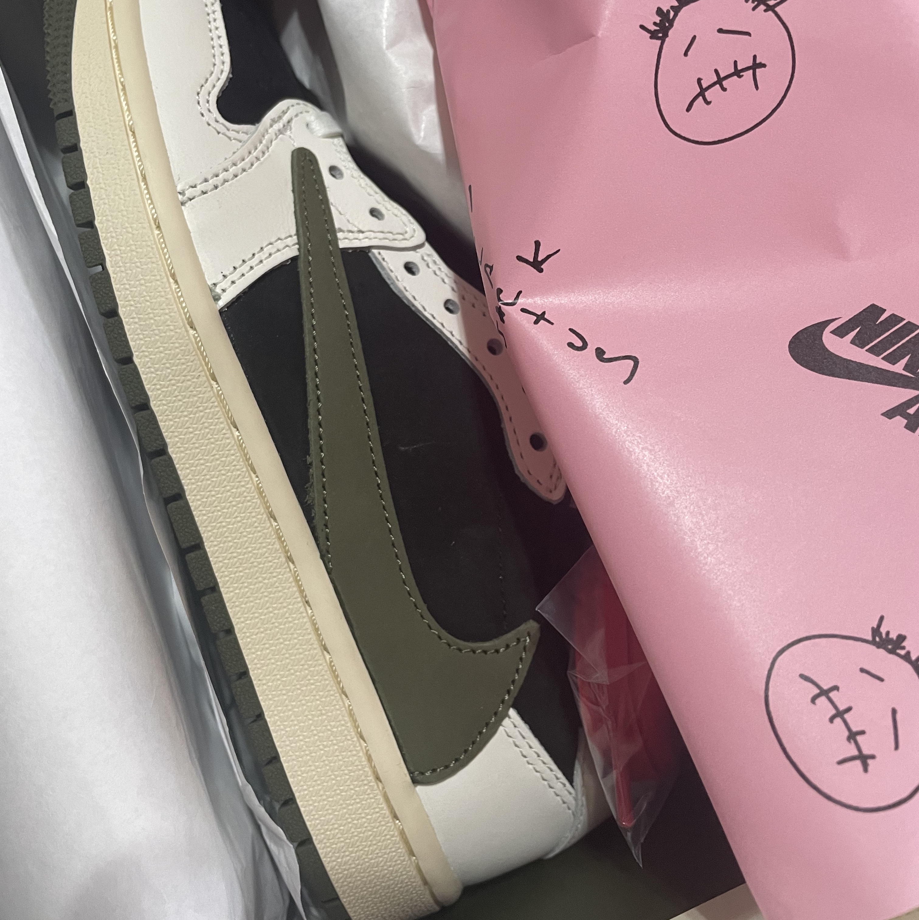 (W) Jordan 1 x Travis Scott Retro Low OG SP Medium Olive 착용 스타일