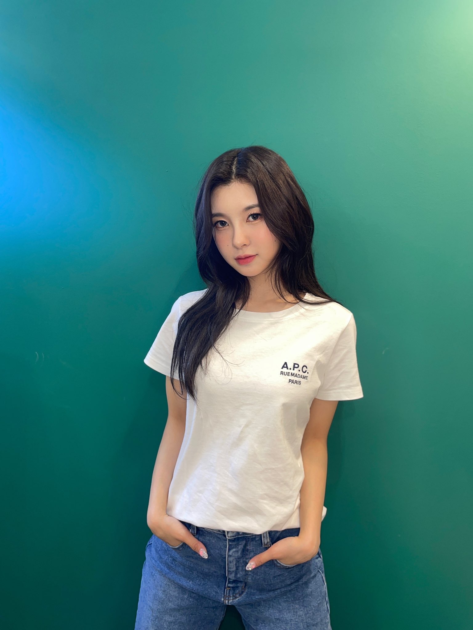 A.P.C. Raymond T-Shirt White 착용 스타일 - 2