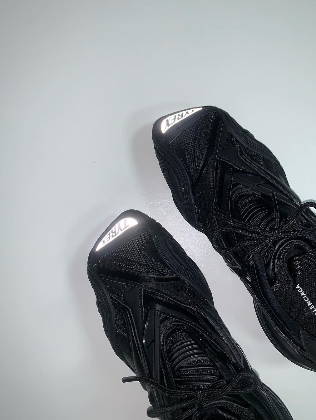 (W) Balenciaga Tyrex Sneakers Black 착용 스타일