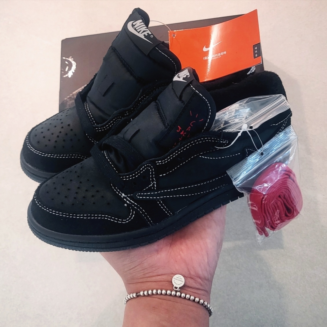 (PS) Jordan 1 x Travis Scott Retro Low OG SP Black Phantom 착용 스타일