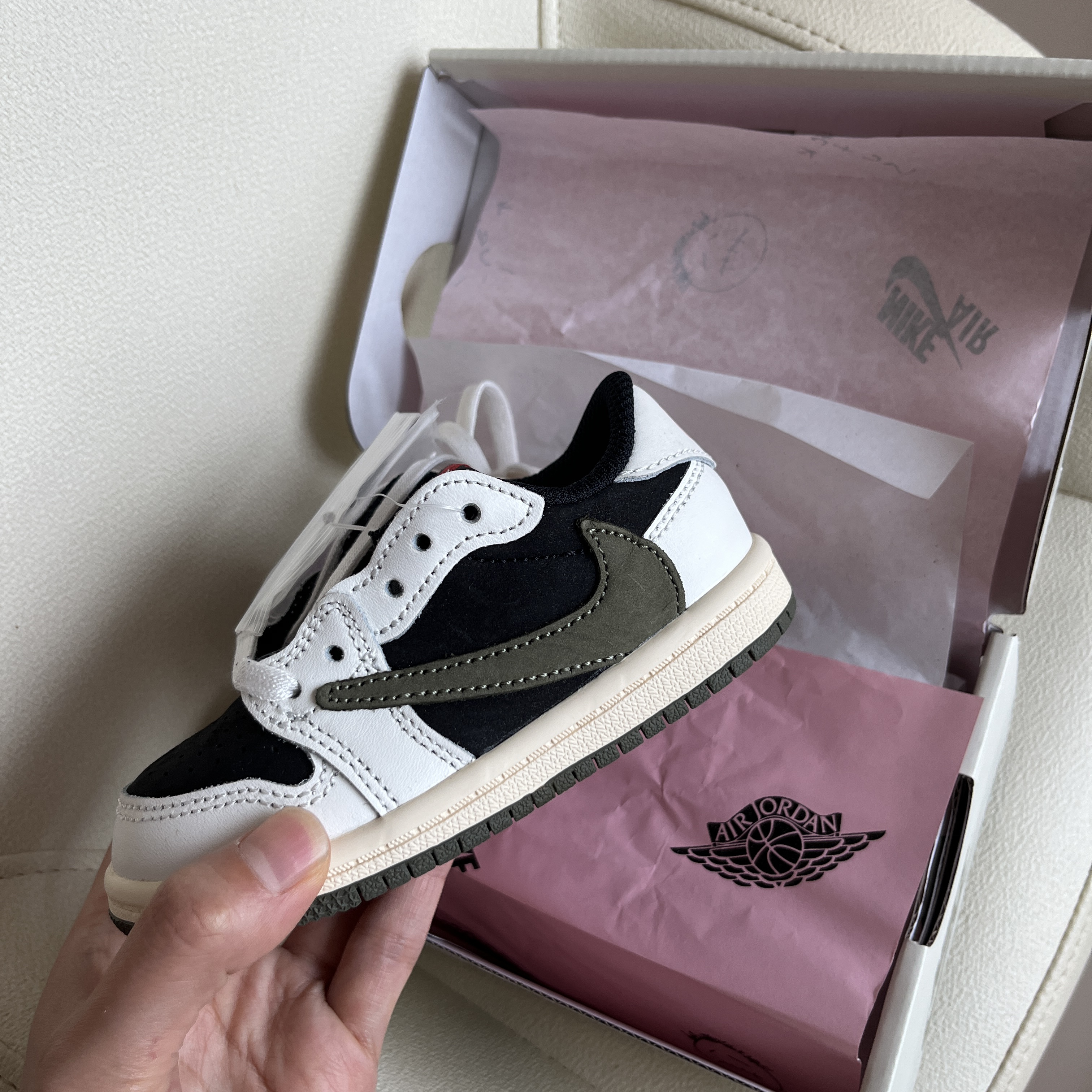 (TD) Jordan 1 x Travis Scott Retro Low OG SP Medium Olive 착용 스타일