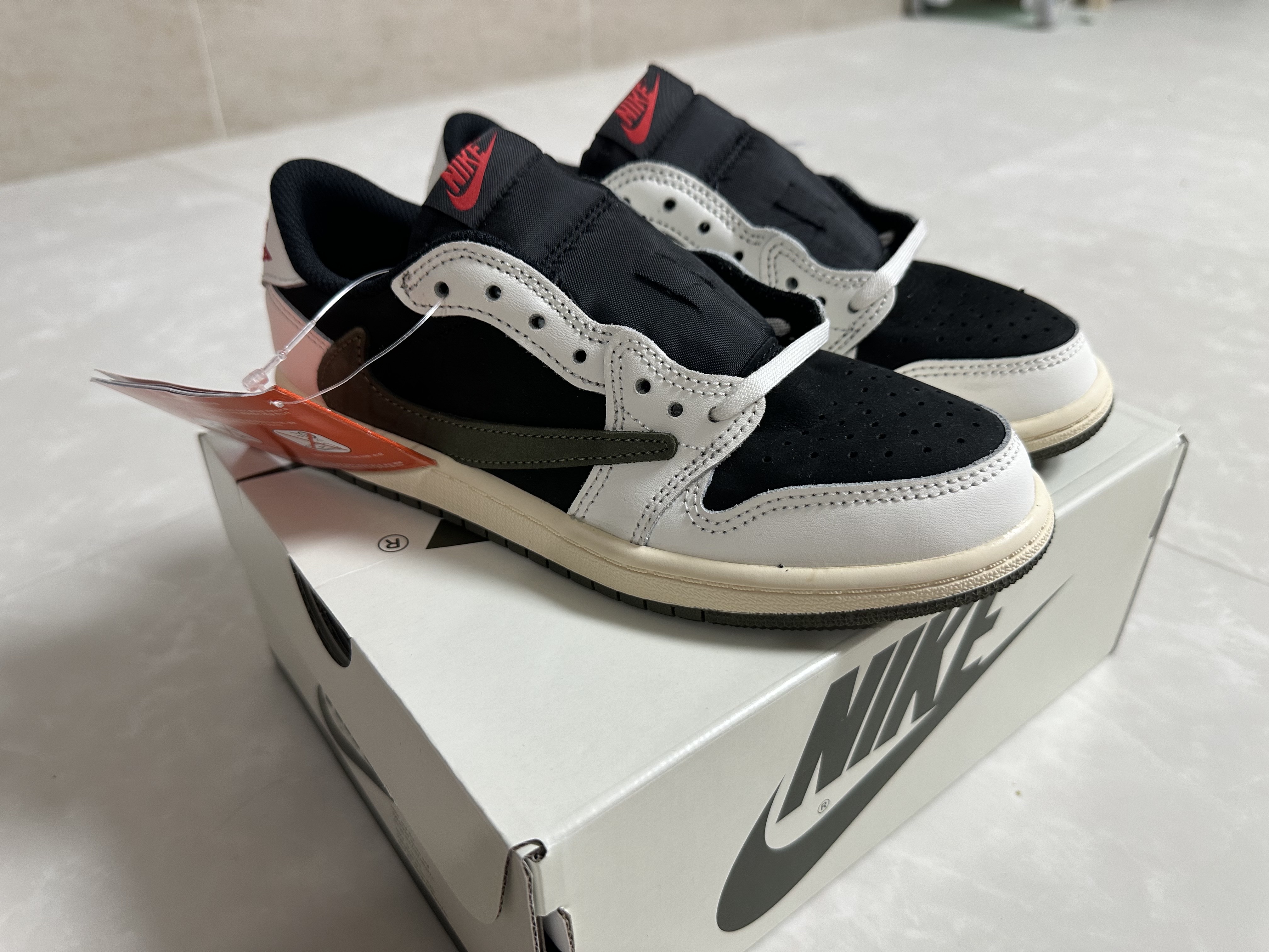 (PS) Jordan 1 x Travis Scott Retro Low OG SP Medium Olive 착용 스타일