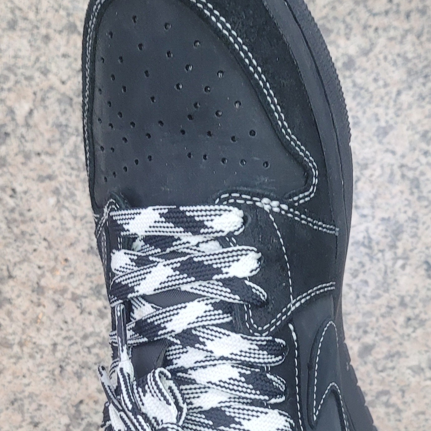 Jordan 1 x Travis Scott Retro Low OG SP Black Phantom 착용 스타일