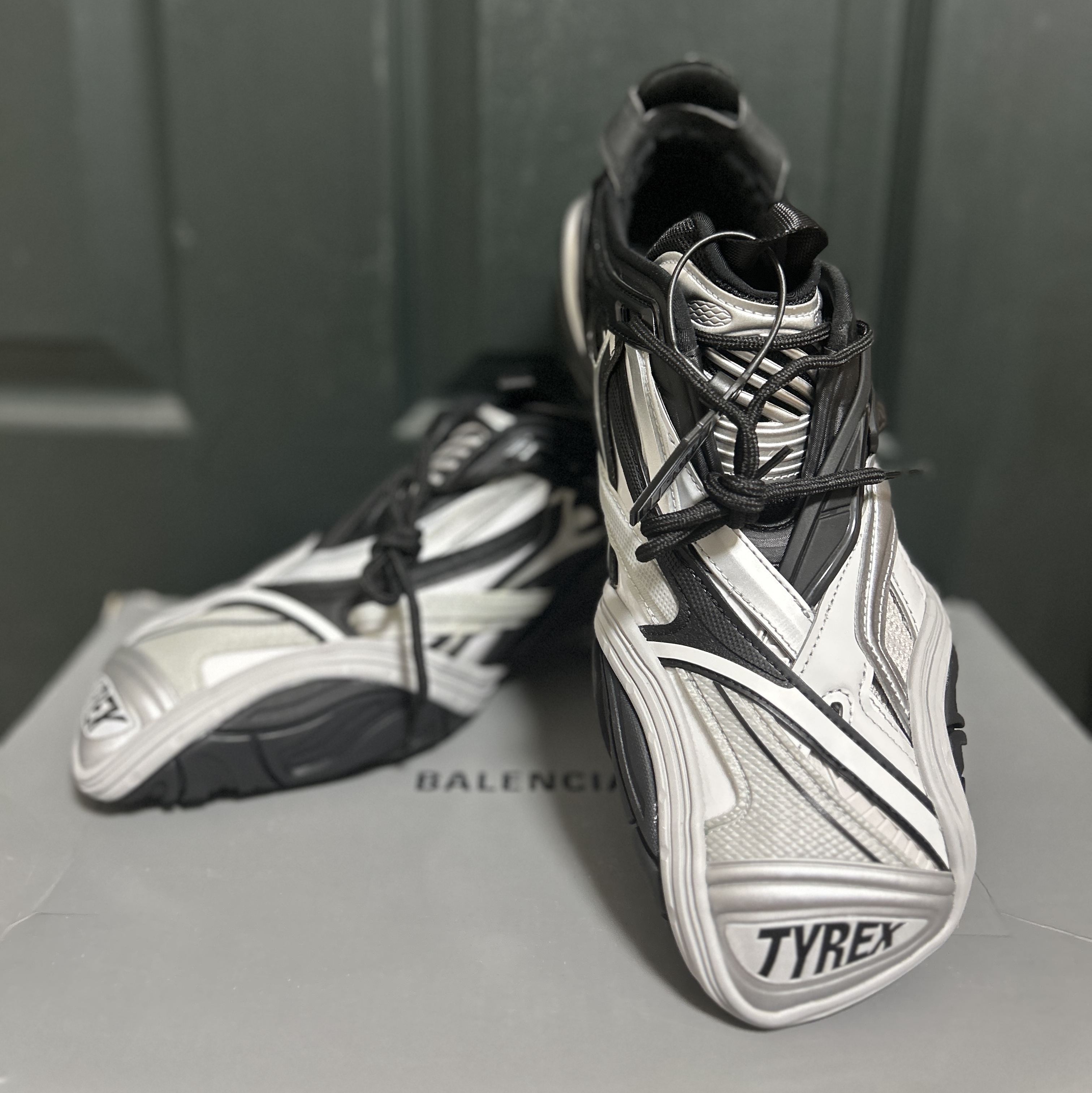 Balenciaga Tyrex Sneakers Black Grey 착용 스타일