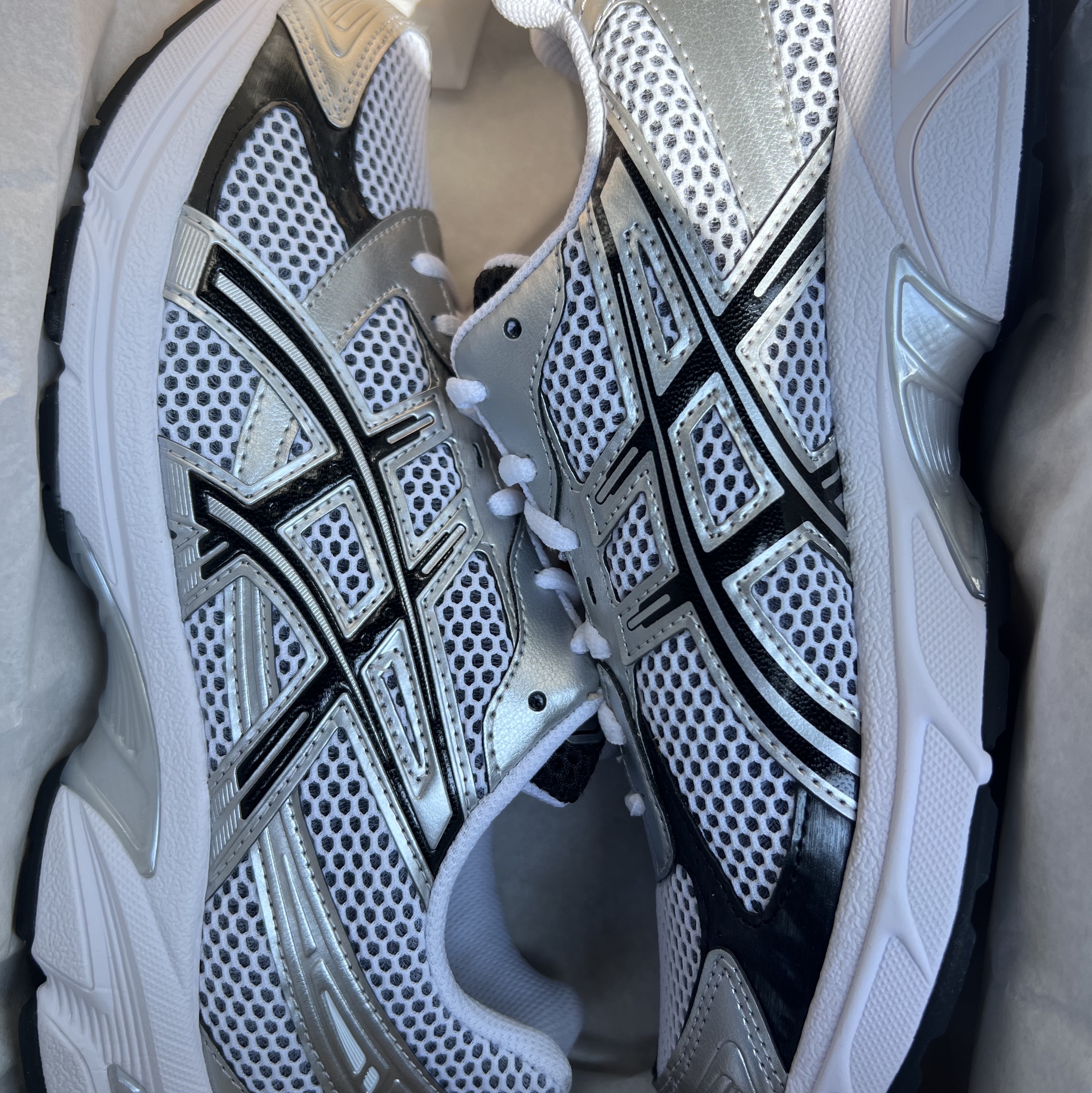 Asics Gel-1130 White Black 착용 스타일