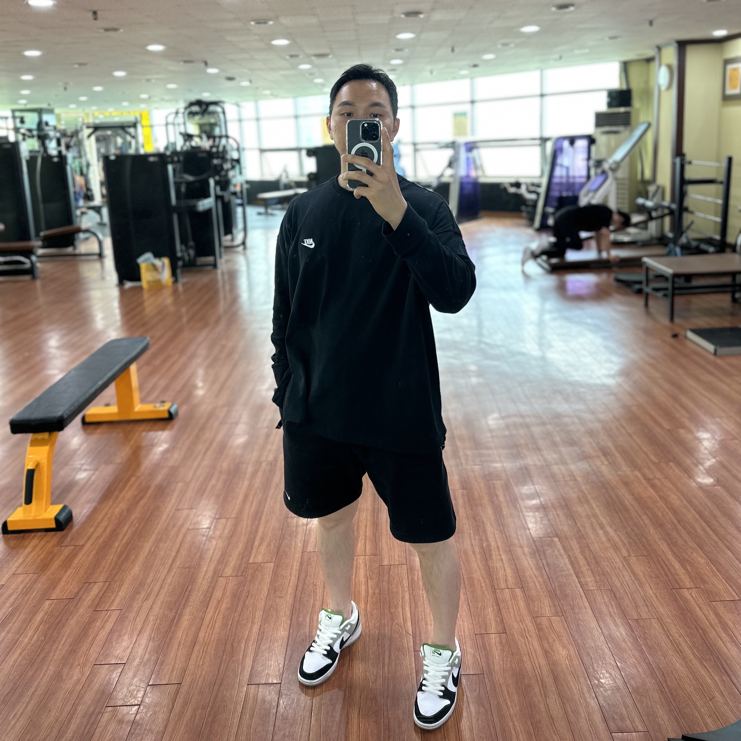 Nike x Peaceminusone LS T-Shirt Black (DR0098-010), Nike NRG Solo Swoosh Fleece Shorts Black - Asia 착용 스타일