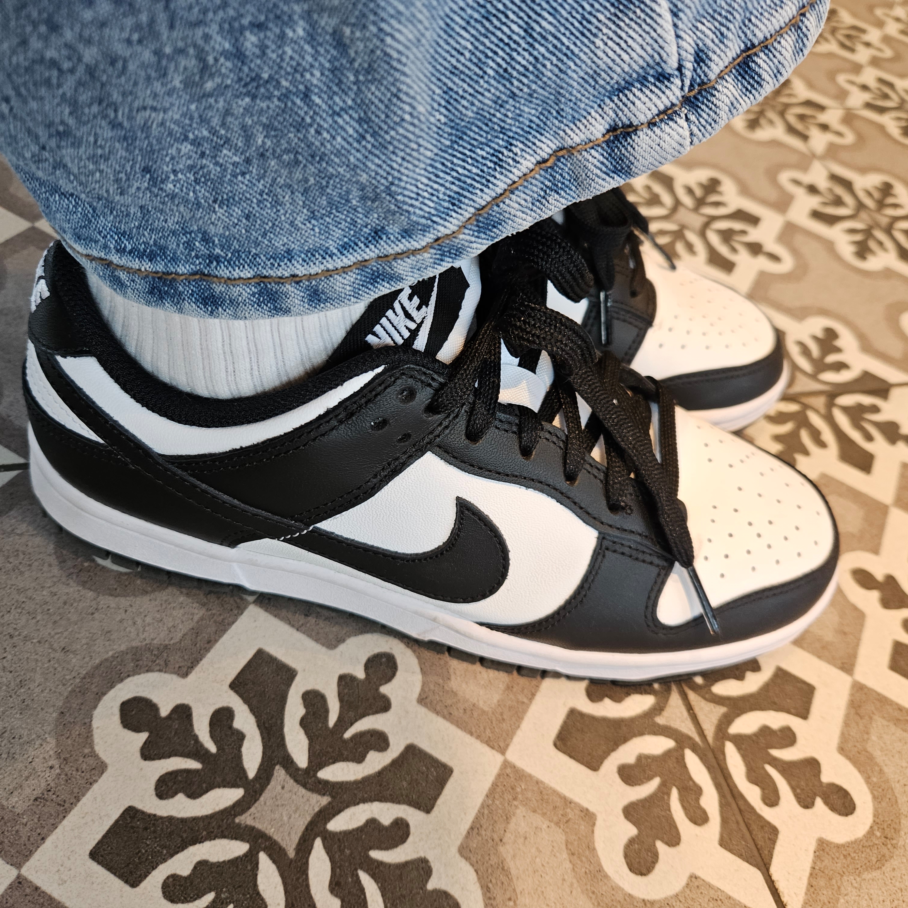 (W) Nike Dunk Low Black 착용 스타일 - 1