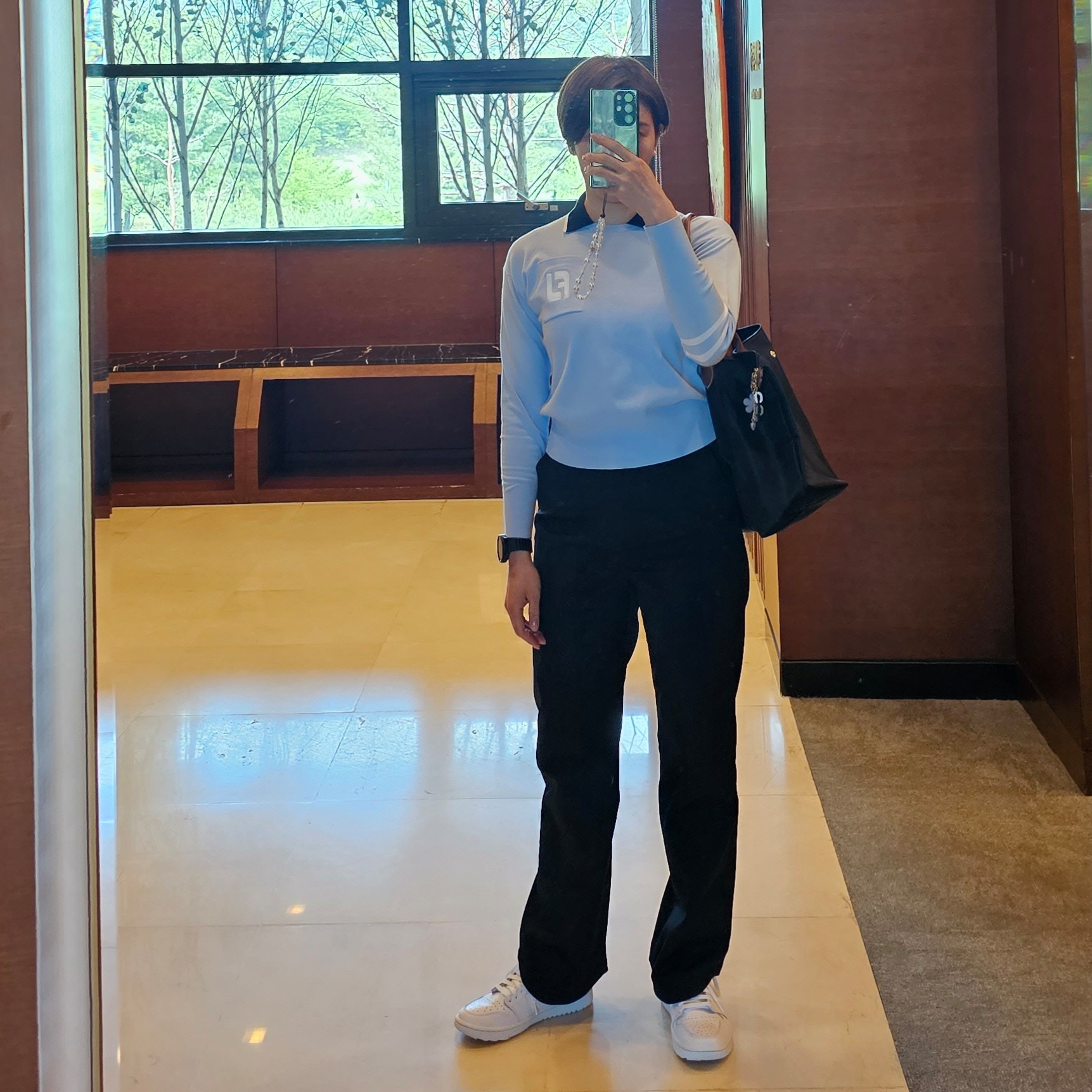 Jordan 1 Low Golf Triple White 착용 스타일 - 2