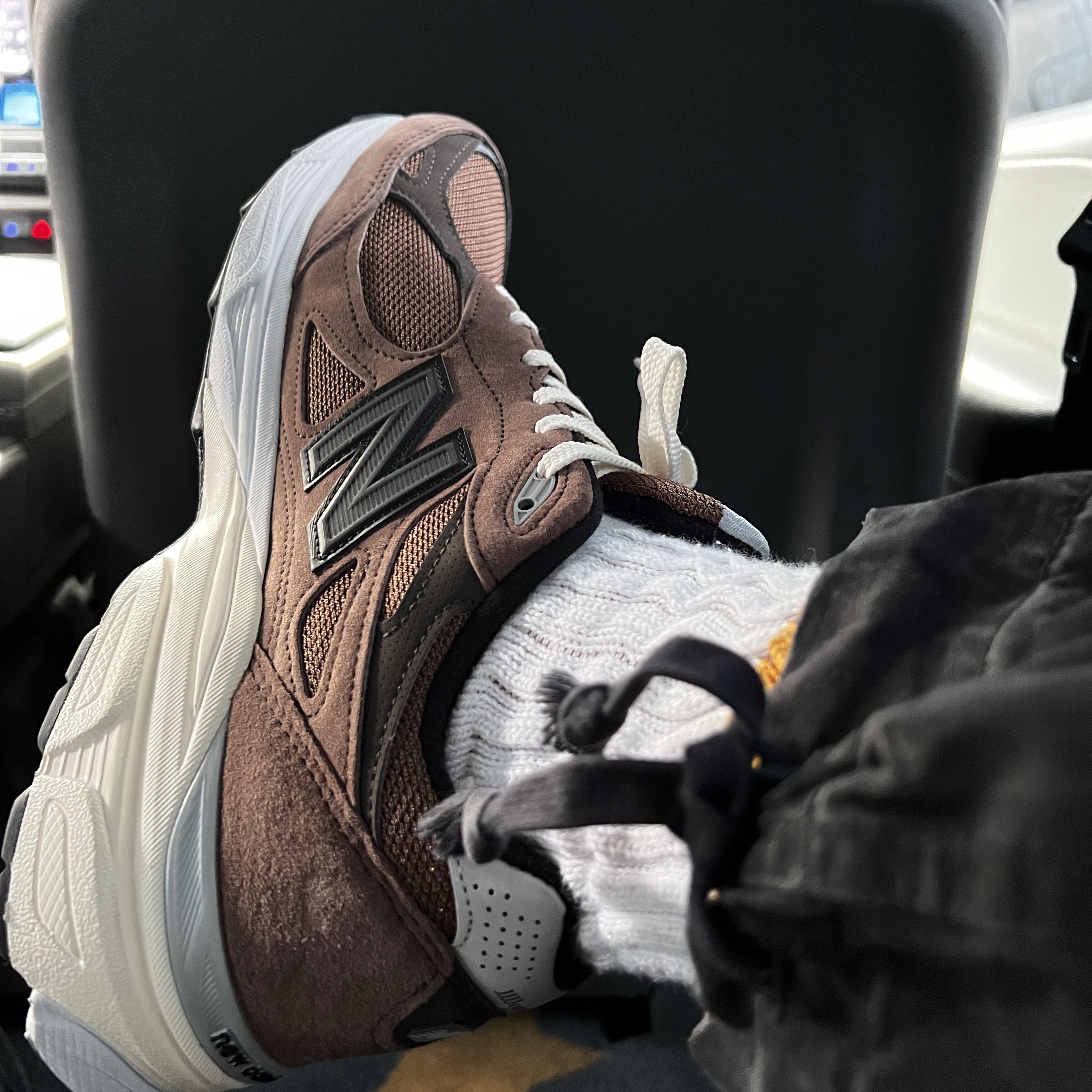 New Balance x JJJJound 990v3 Made in USA Montreal Brown 착용 스타일