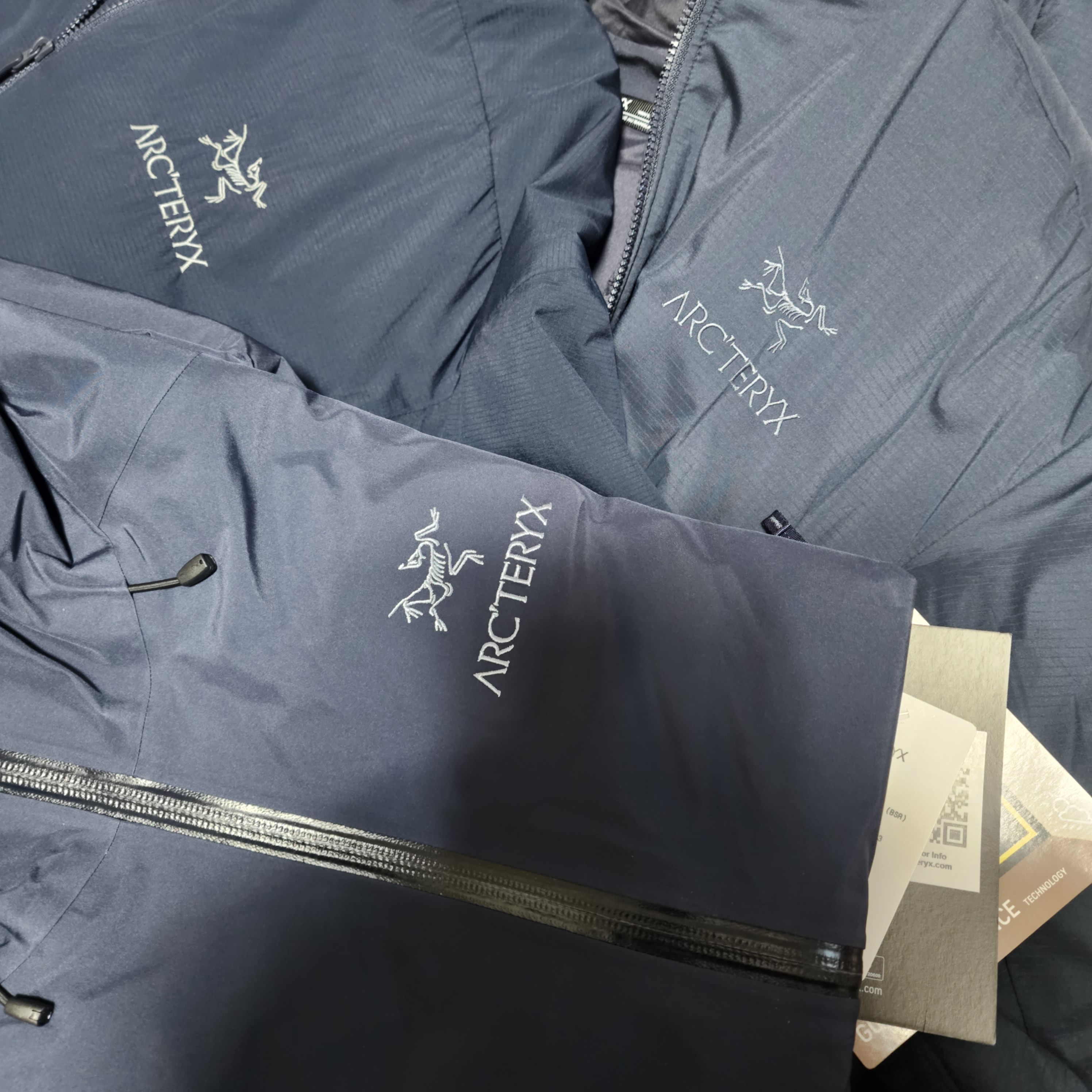 Arc'teryx Beta LT Jacket Black Sapphire, Arc'teryx Atom LT Hoody Kingfisher 착용 스타일 - 1