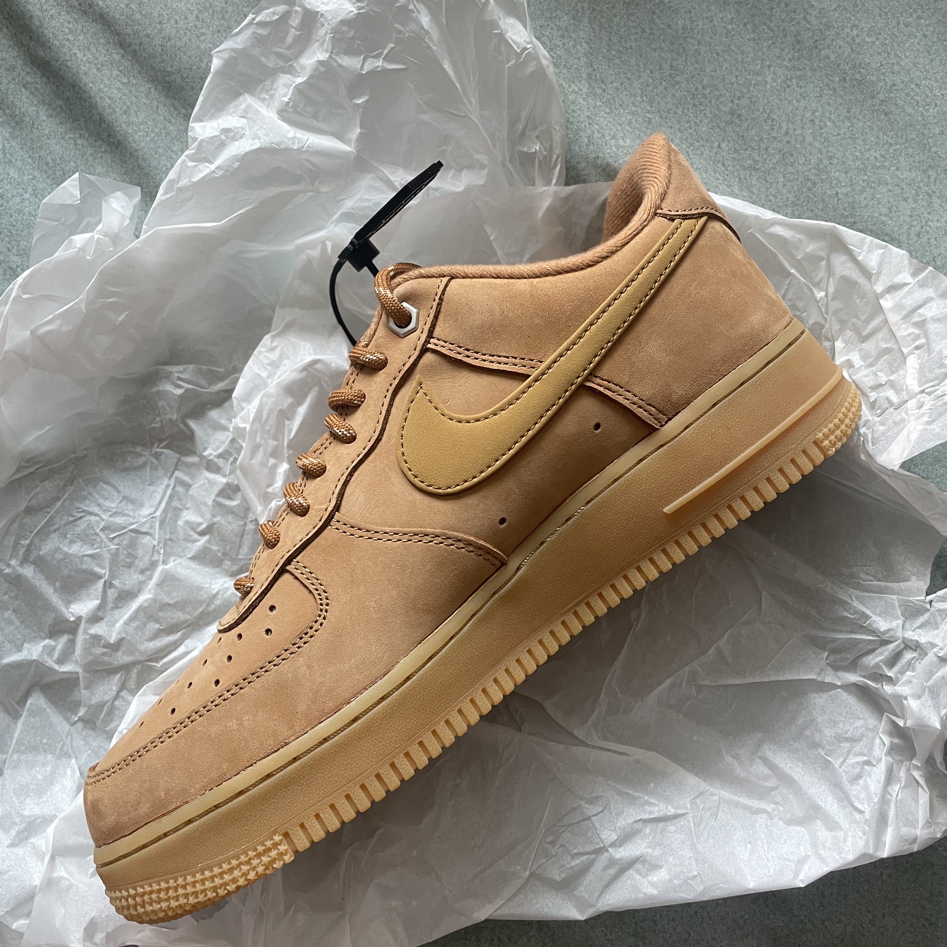 Nike Air Force 1 '07 WB Flax 착용 스타일