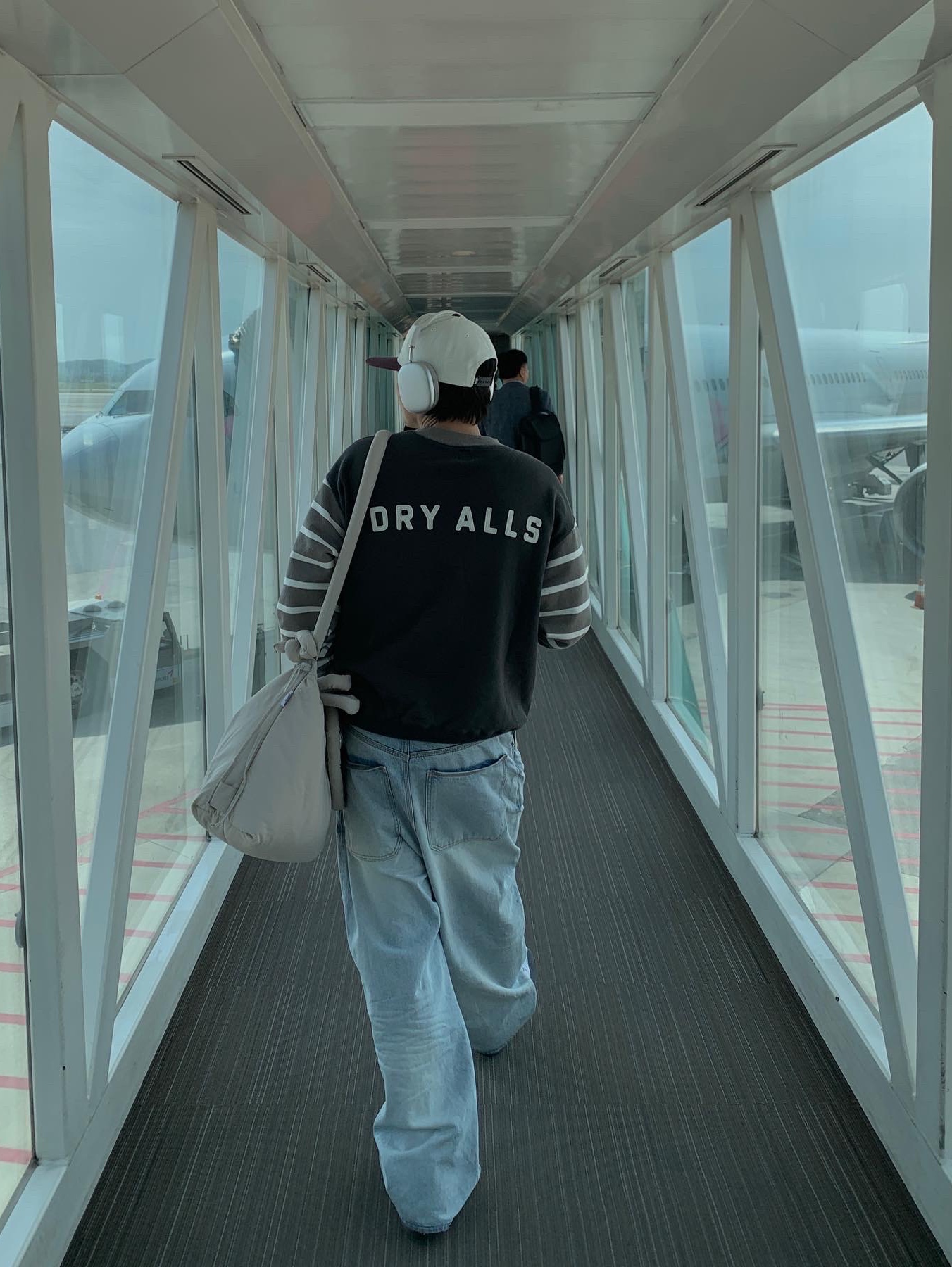 Human Made Striped Sleeve Sweatshirt Charcoal, Stussy Twill Stock 8 Ball Cap White 착용 스타일 - 1