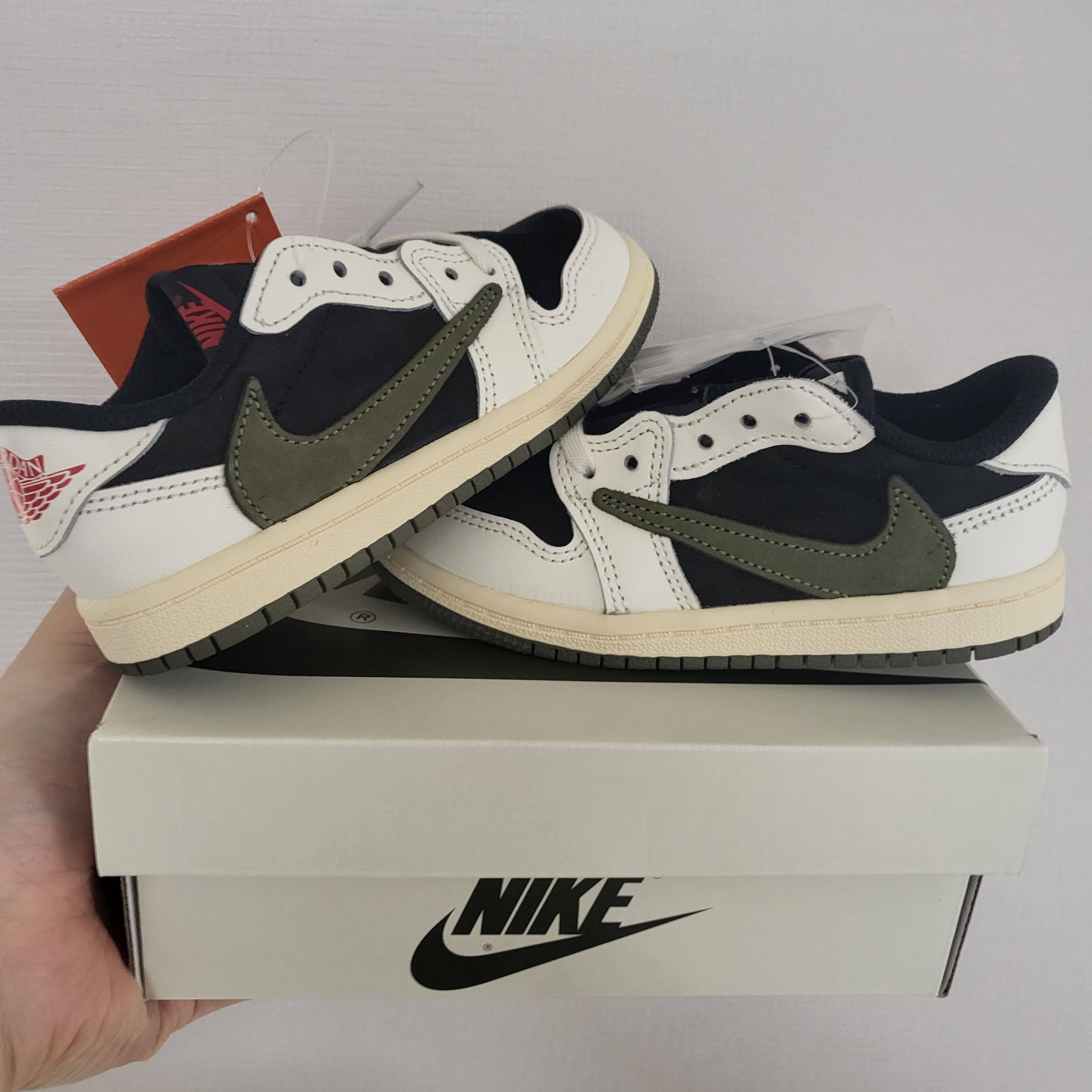 (TD) Jordan 1 x Travis Scott Retro Low OG SP Medium Olive 착용 스타일 - 2