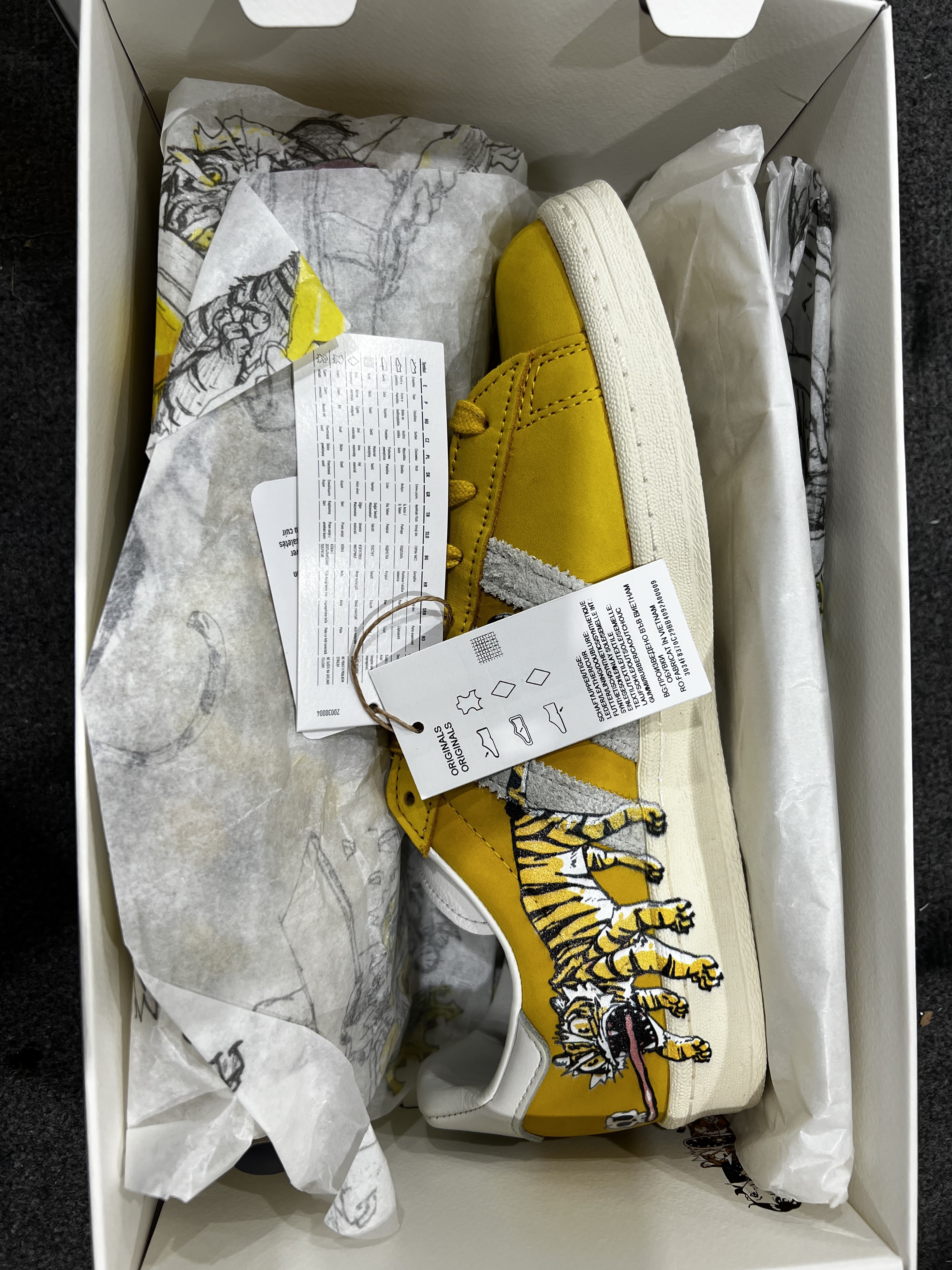 Adidas x Kasina x Kim Jung Gi Campus Hazy Yellow 착용 스타일