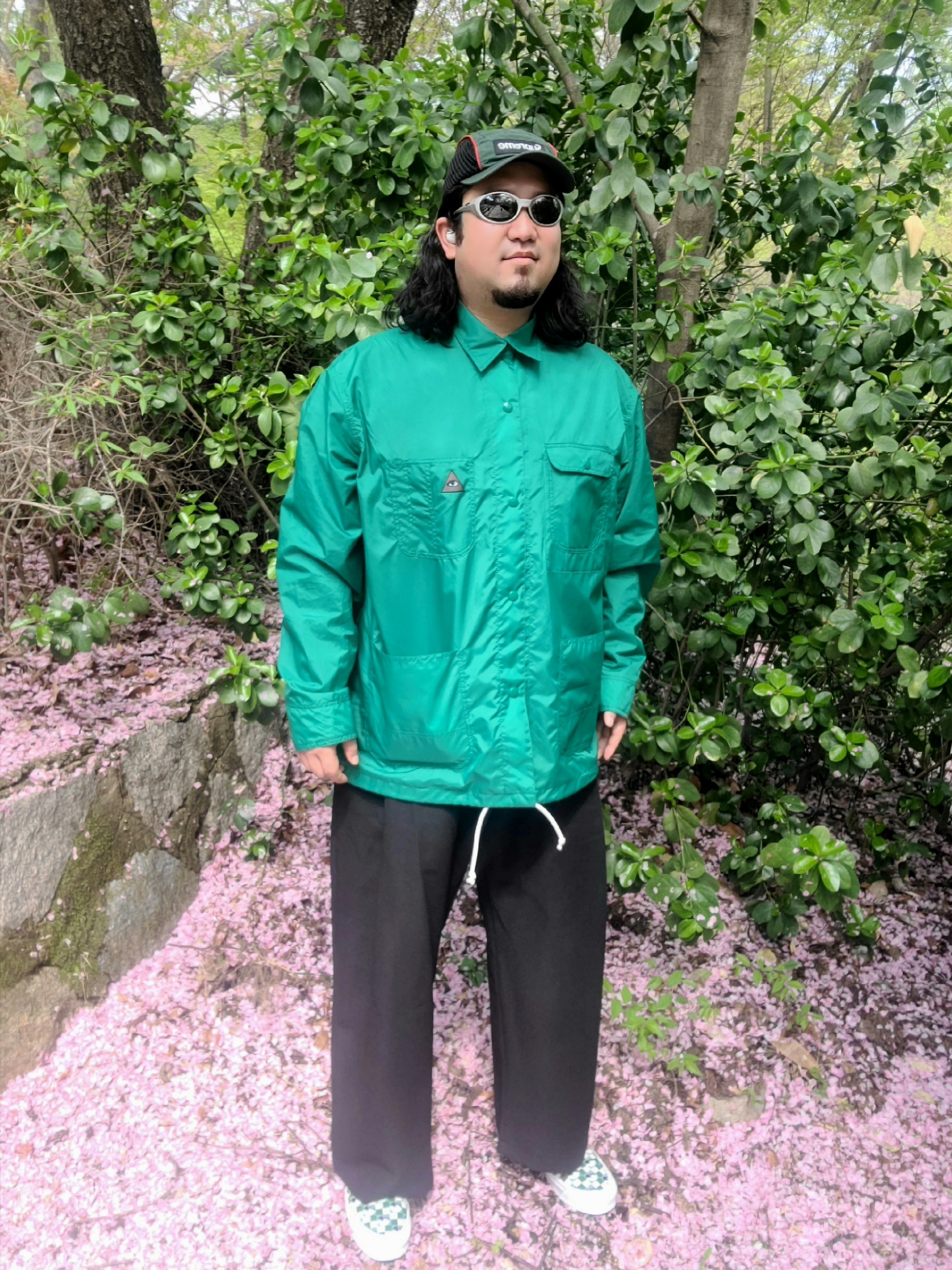 오클리 아이 자켓 리덕스 실버 프레임 프리즘 블랙 폴러라이즈드 렌즈 하이 브릿지 핏 착용 스타일 - 1