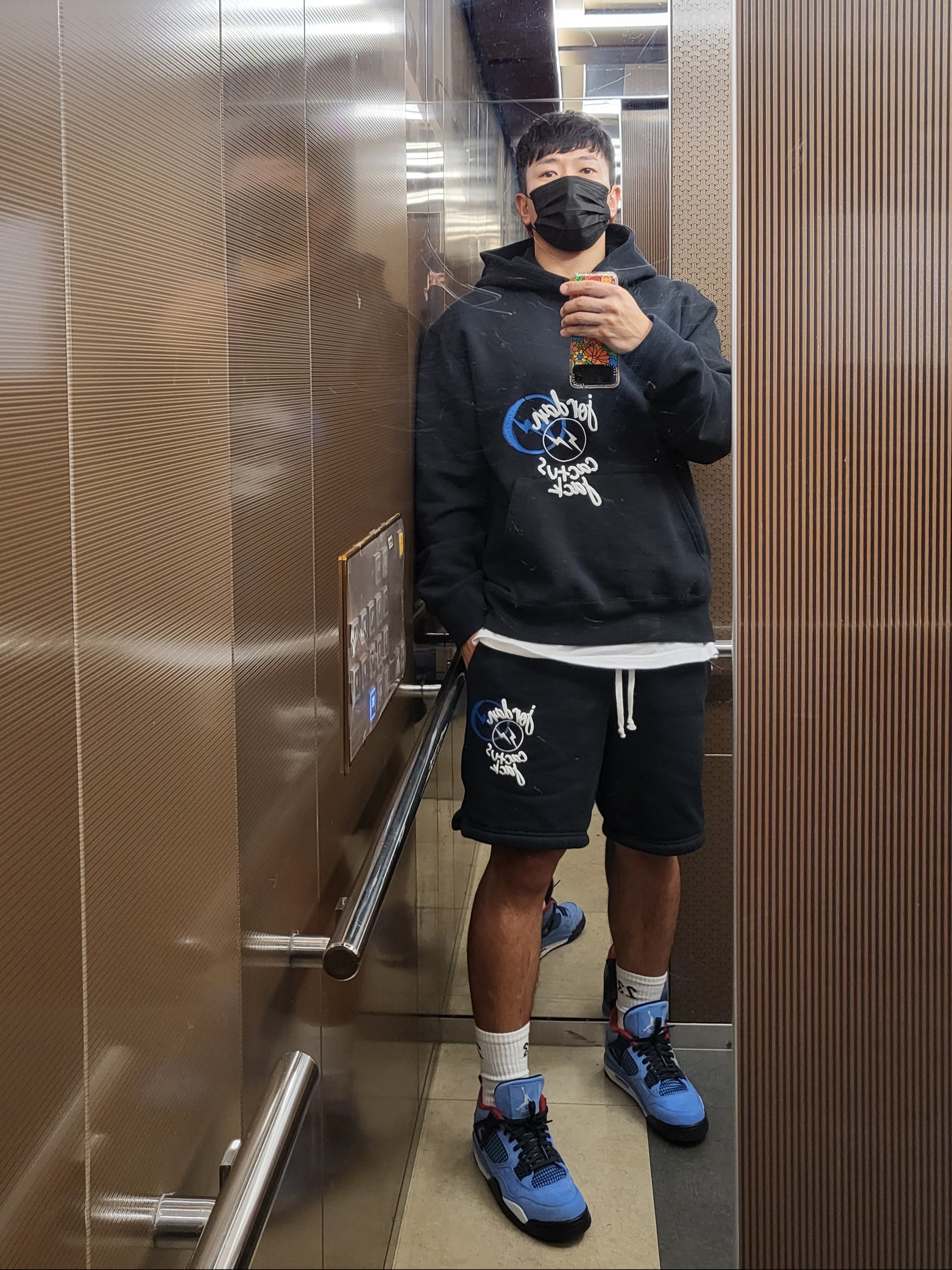 Jordan x Travis Scott x Fragment Hoodie Black (DJ0615-010), Jordan x Travis Scott x Fragment Shorts Black (DJ0617-010) 착용 스타일