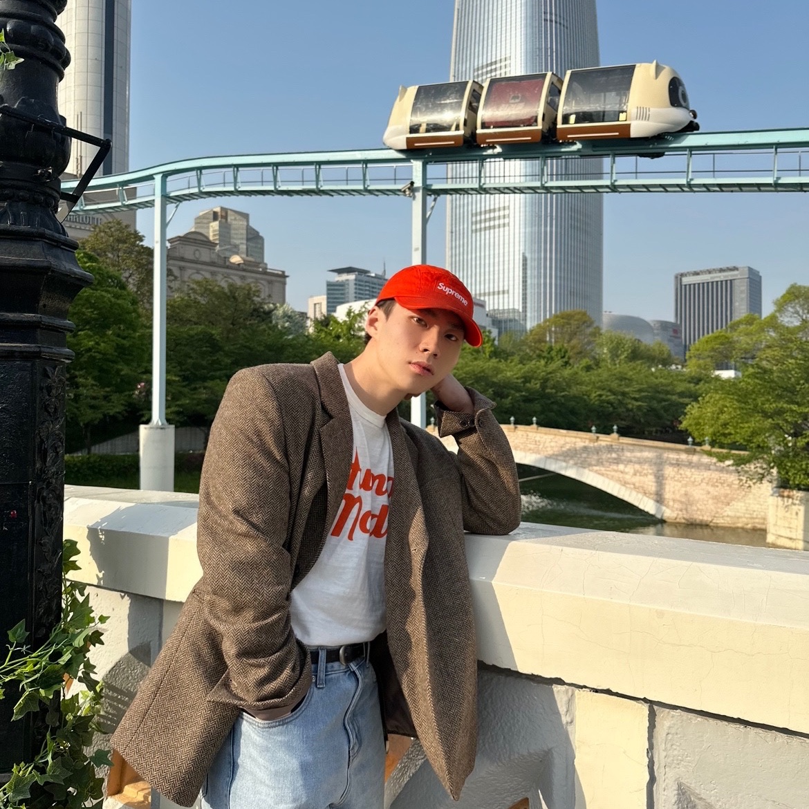 Human Made Graphic T-Shirt #11 White, Supreme Washed Chino Twill Camp Cap Orange - 22FW 착용 스타일