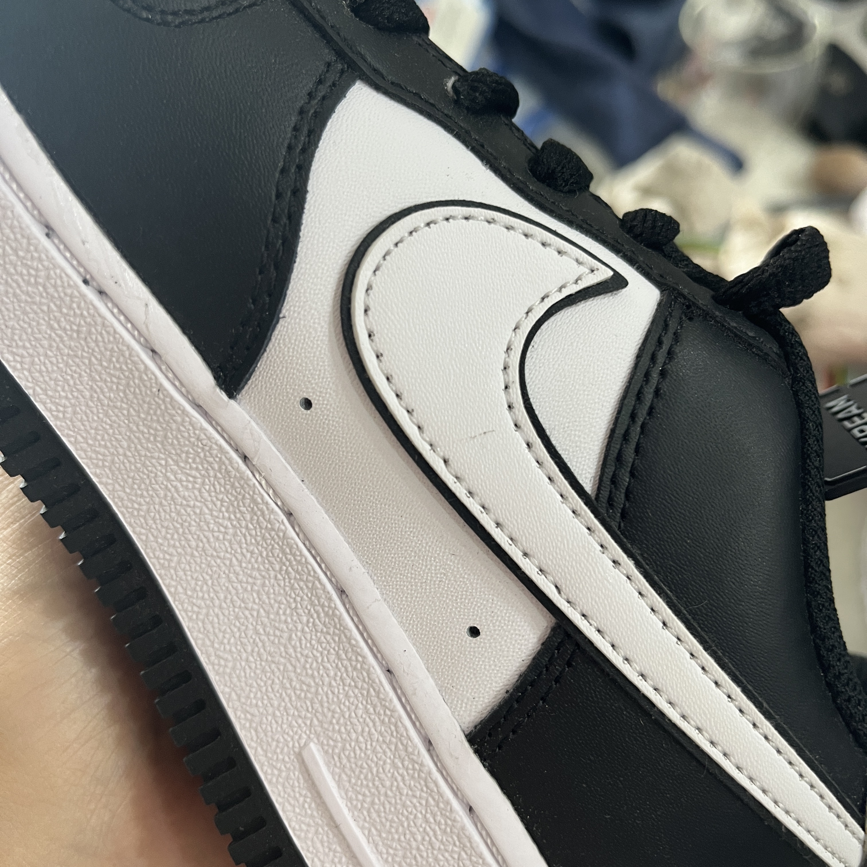 (GS) Nike Air Force 1 LV8 2 Black White 착용 스타일