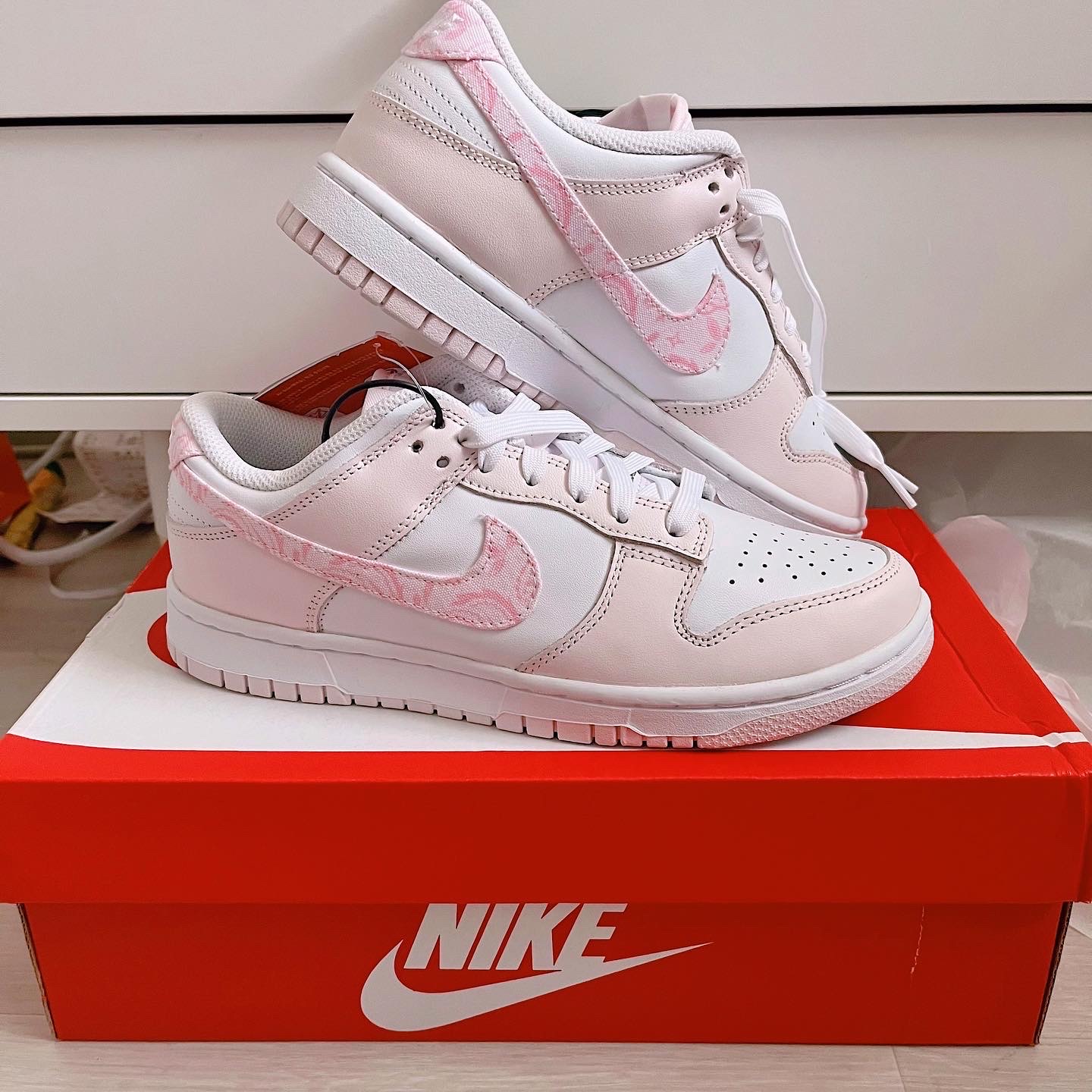 (W) Nike Dunk Low Pearl Pink 착용 스타일 - 2