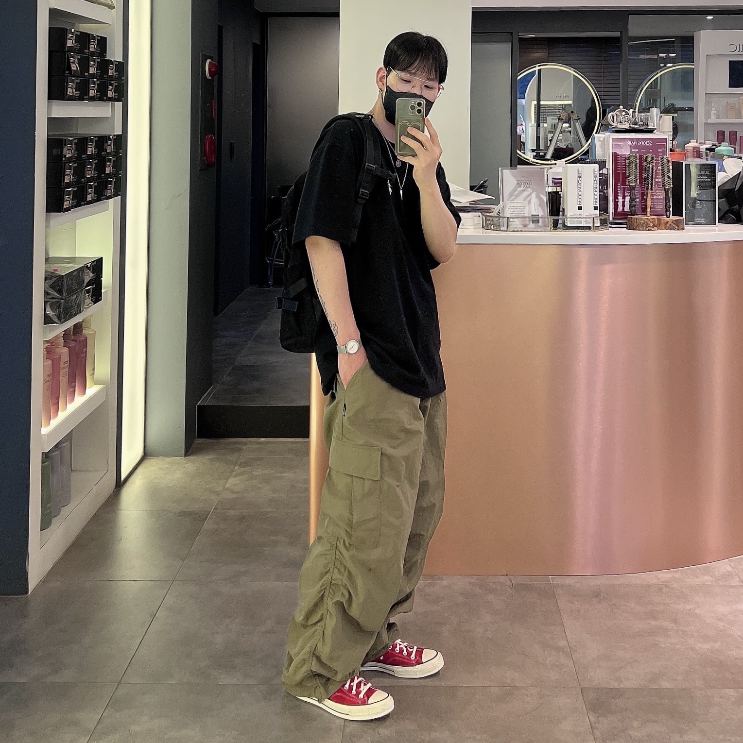 Stussy Basic Stussy T-Shirt Black 2023, Converse Chuck 70 High Enamel Red 착용 스타일