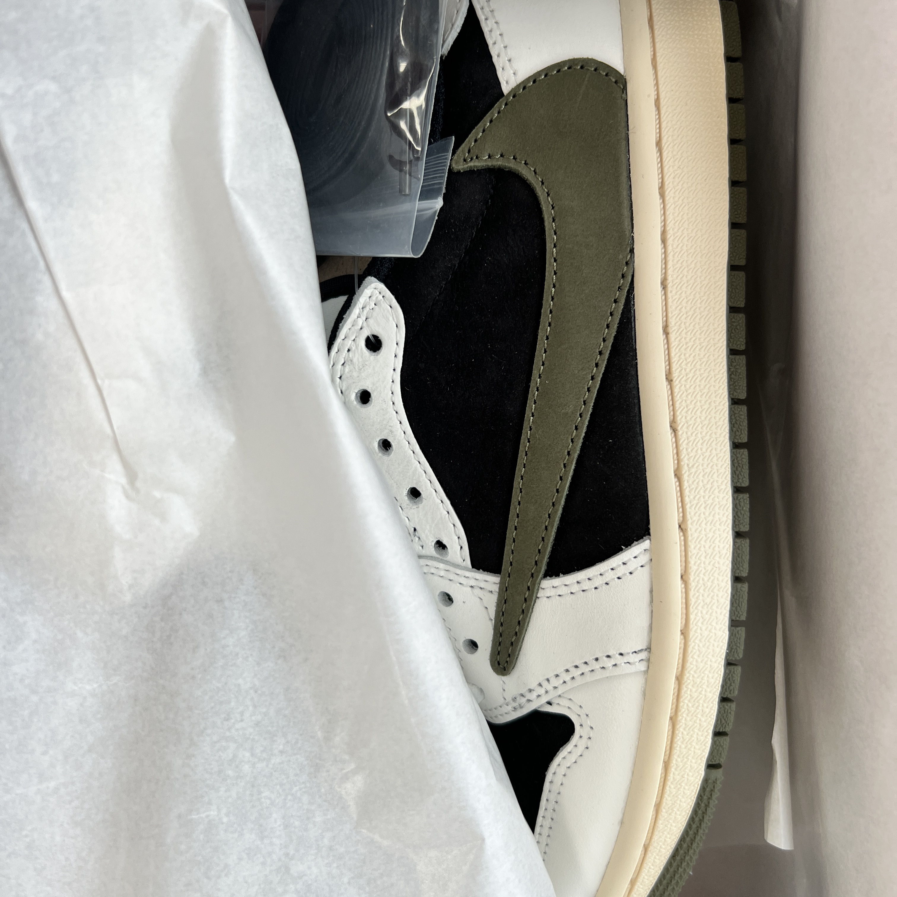 (W) Jordan 1 x Travis Scott Retro Low OG SP Medium Olive 착용 스타일