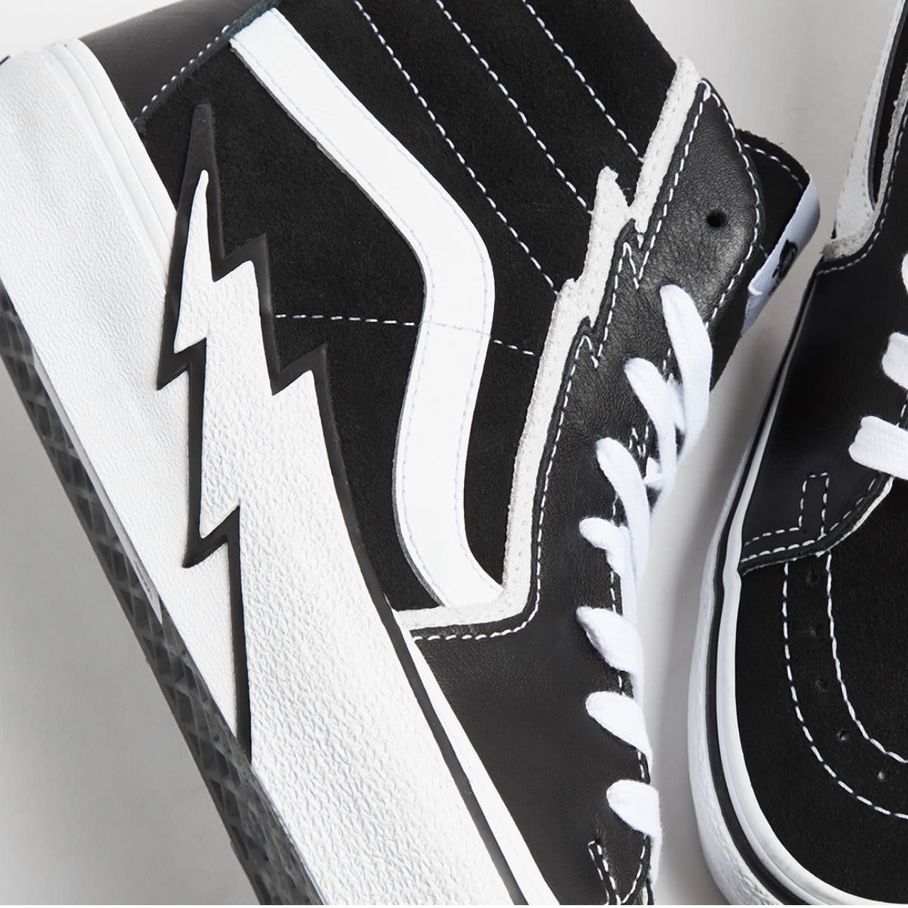 Vans Vault x Mastermind World Sk8-Hi Bolt Black 착용 스타일 - 2
