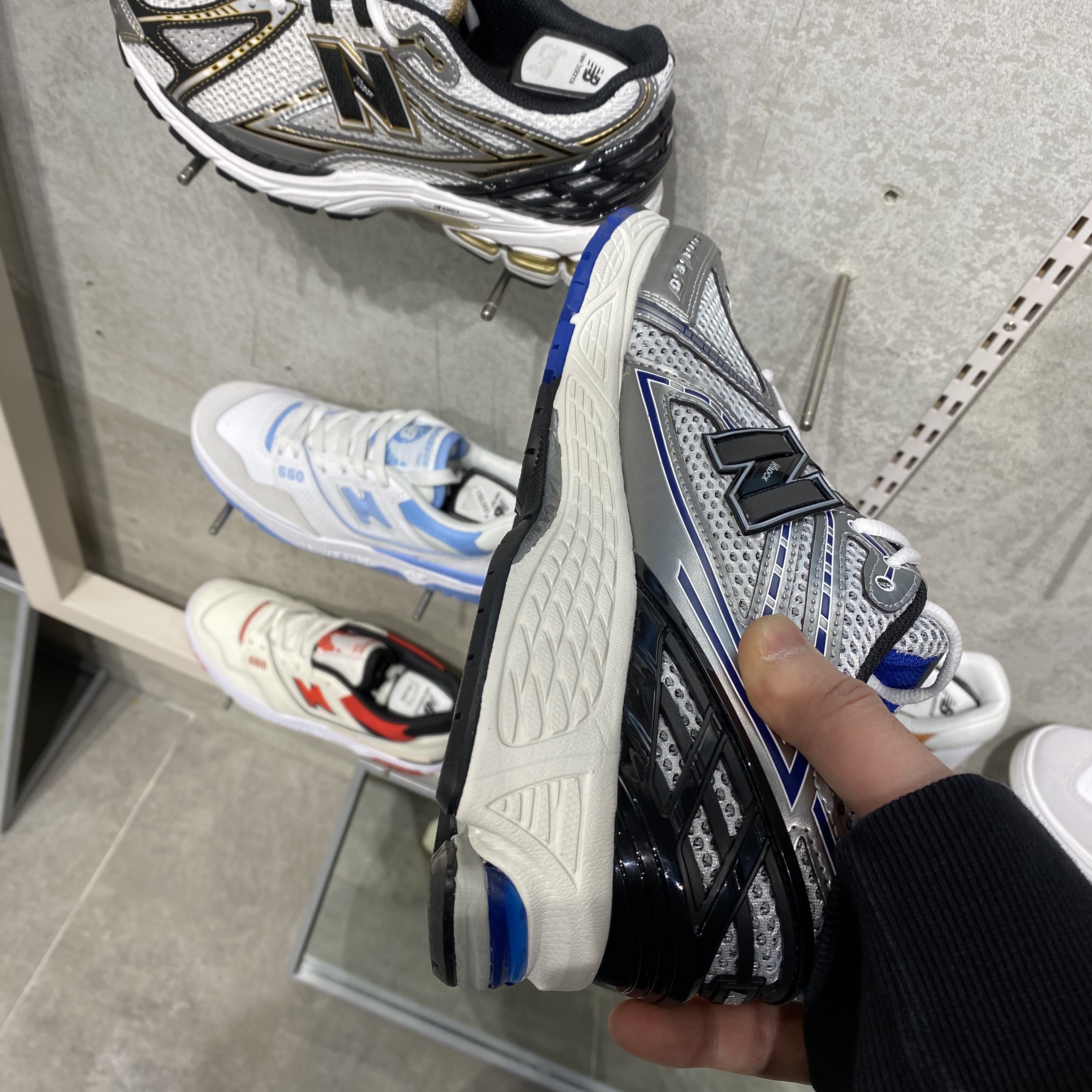 New Balance 1906R Silver Metallic 착용 스타일 - 4