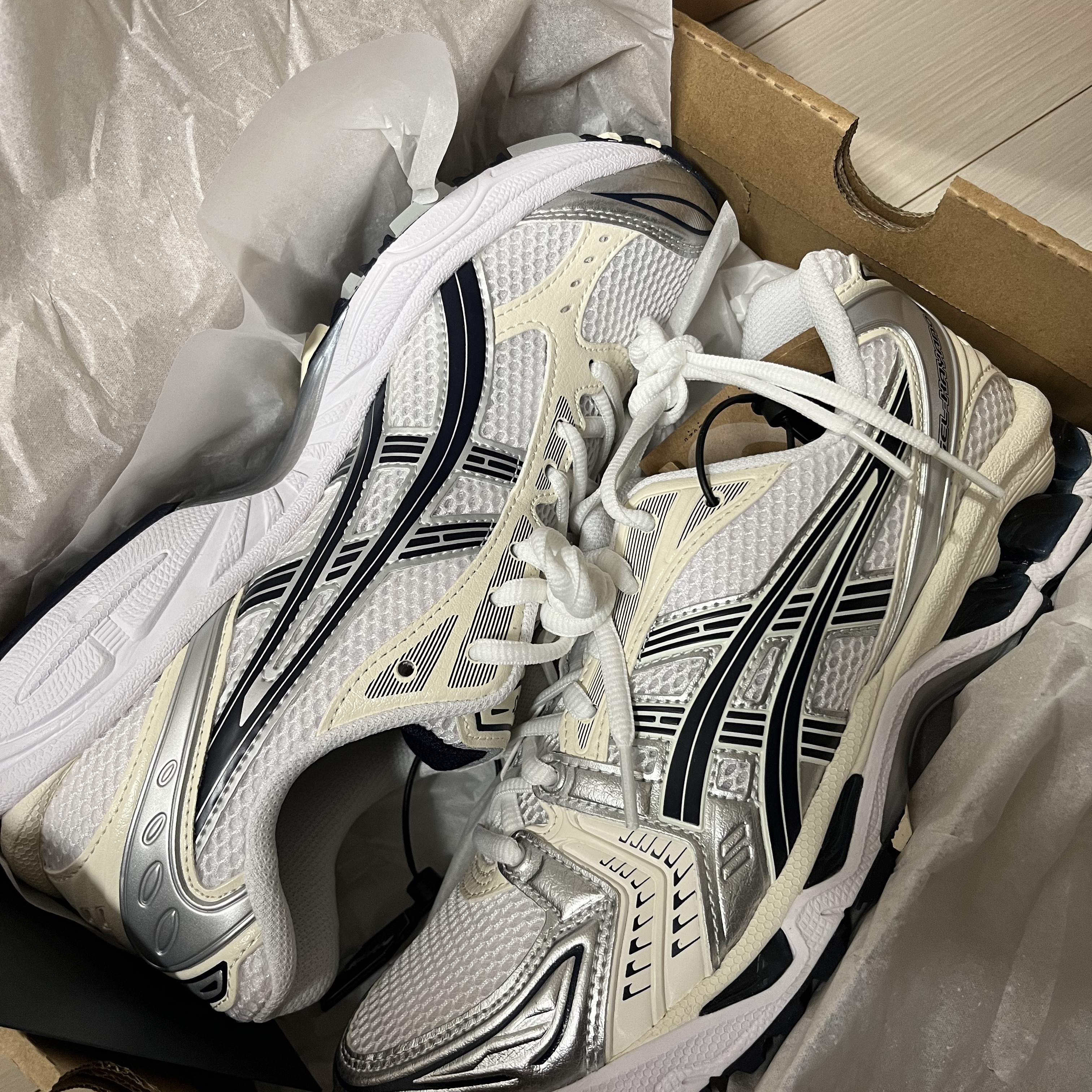 (W) Asics Gel-Kayano 14 White Midnight 착용 스타일