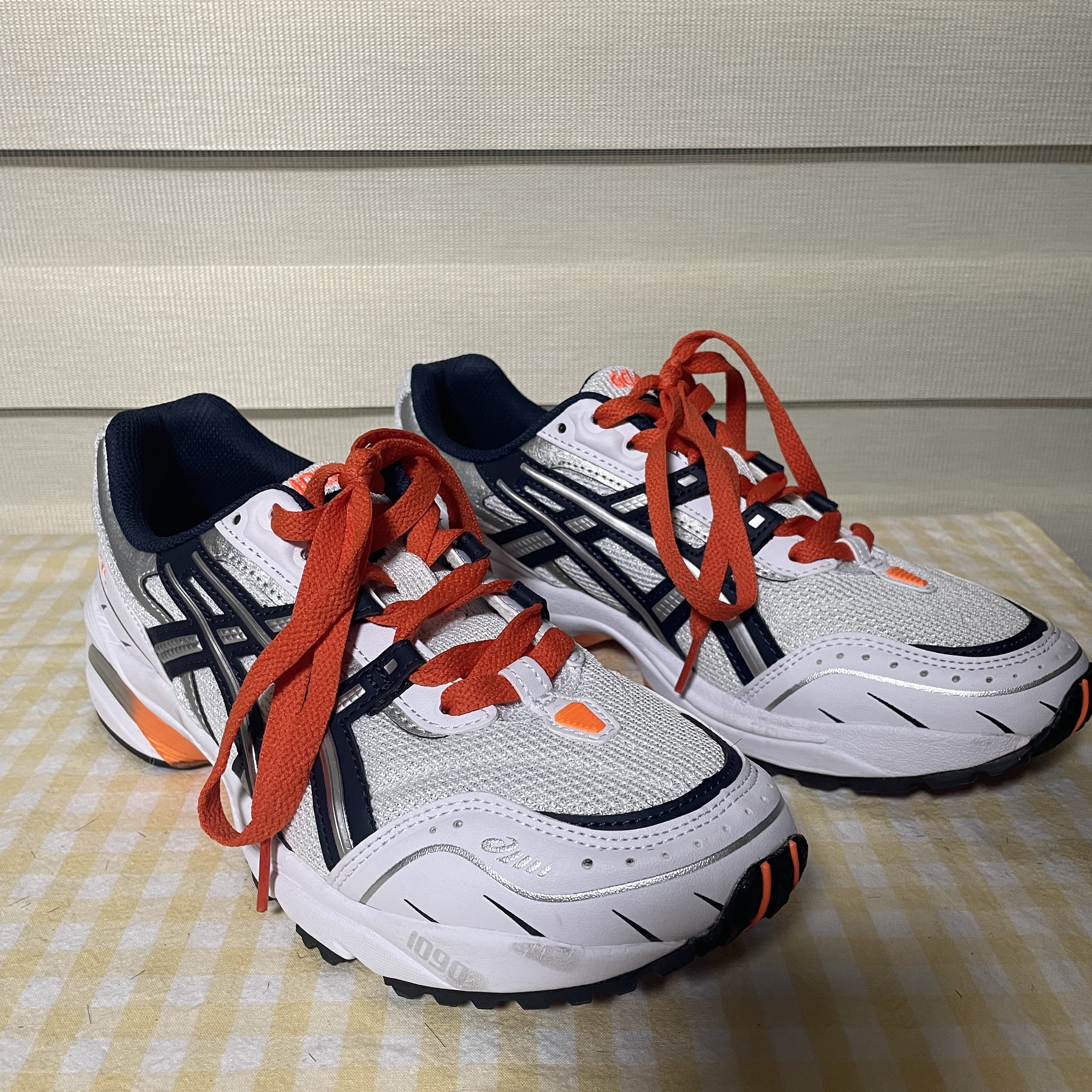 Asics Gel-1090 White Midnight 착용 스타일