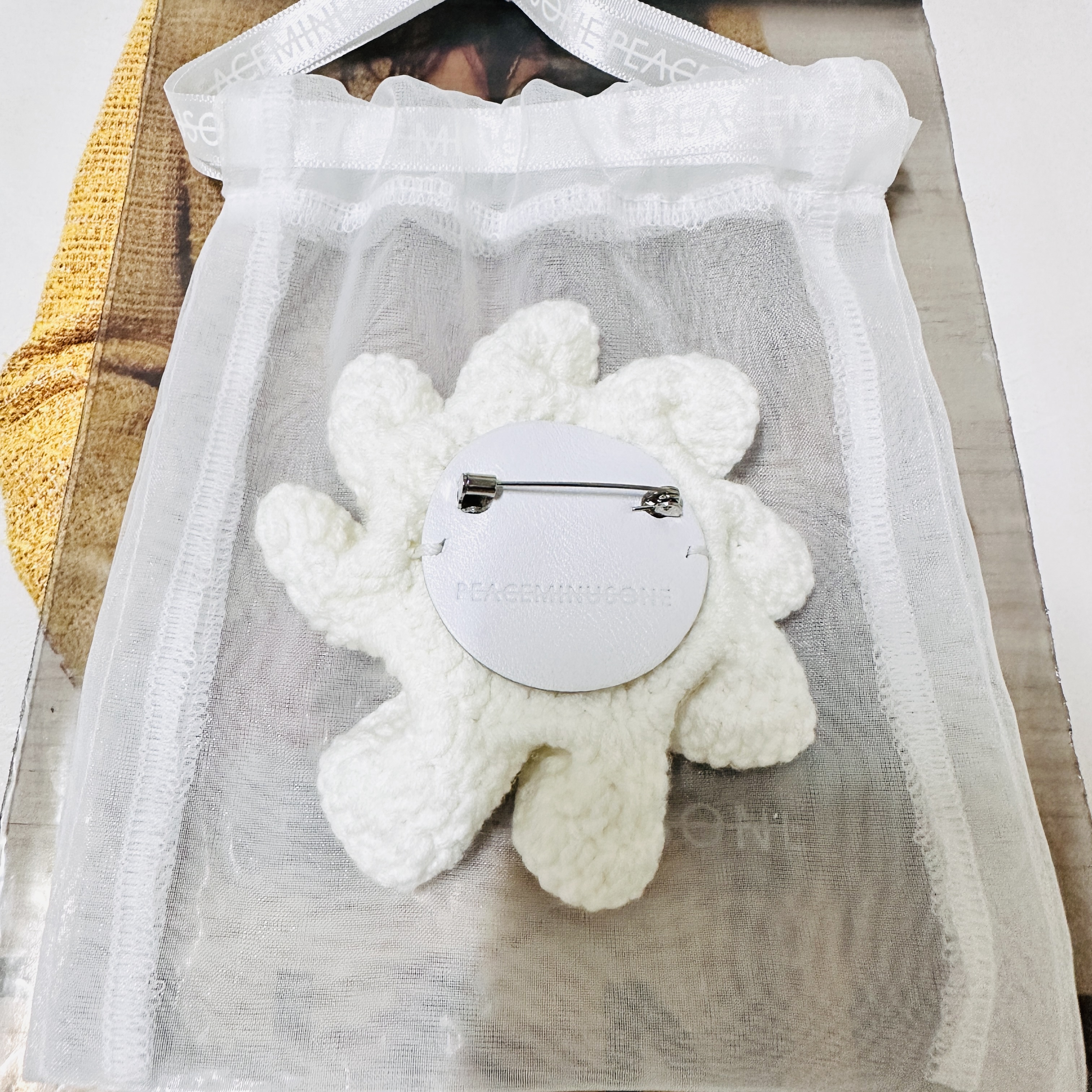 Peaceminusone Daisy Corsage #1 White 착용 스타일 - 3