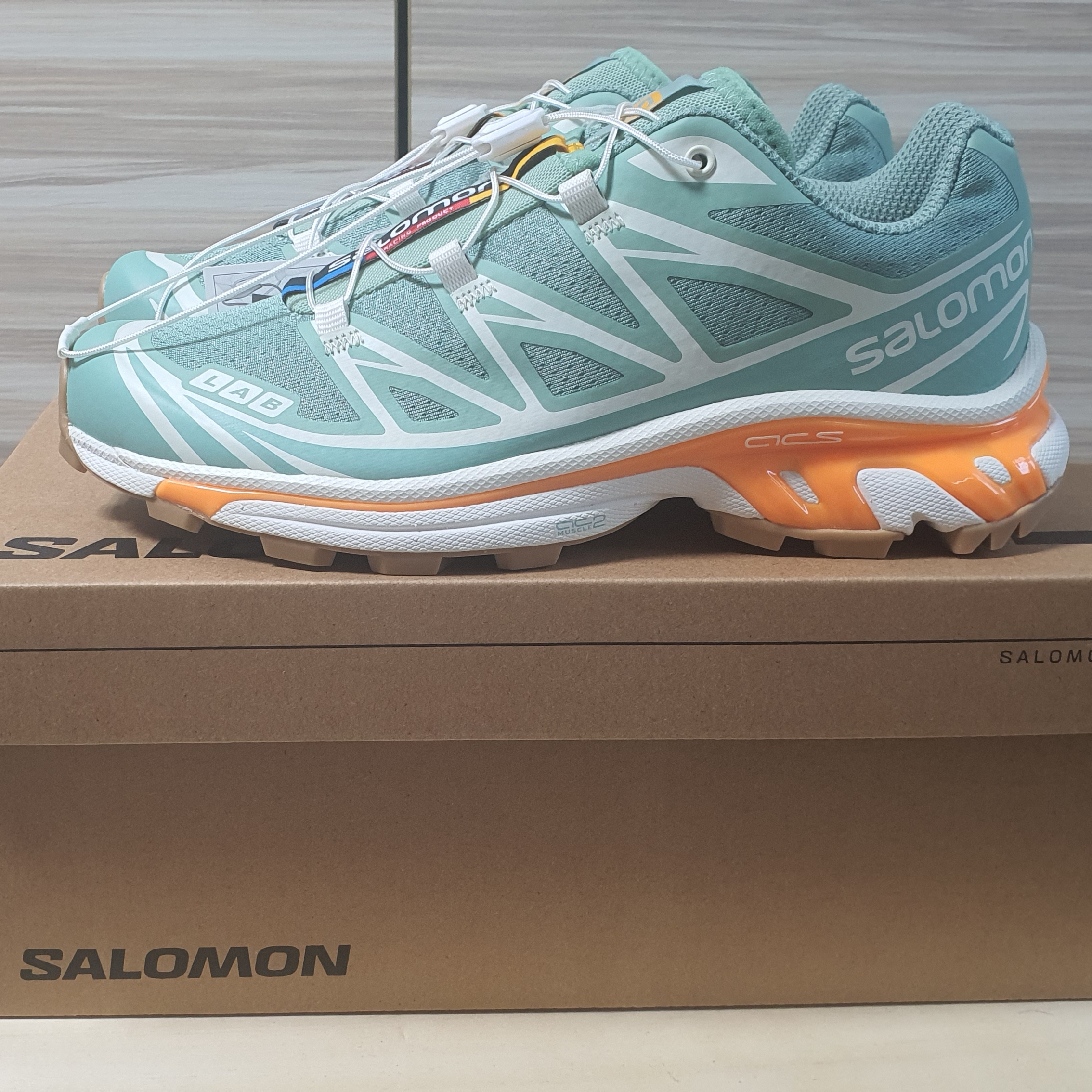 Salomon XT-6 Granite Green Blazing Orange 착용 스타일