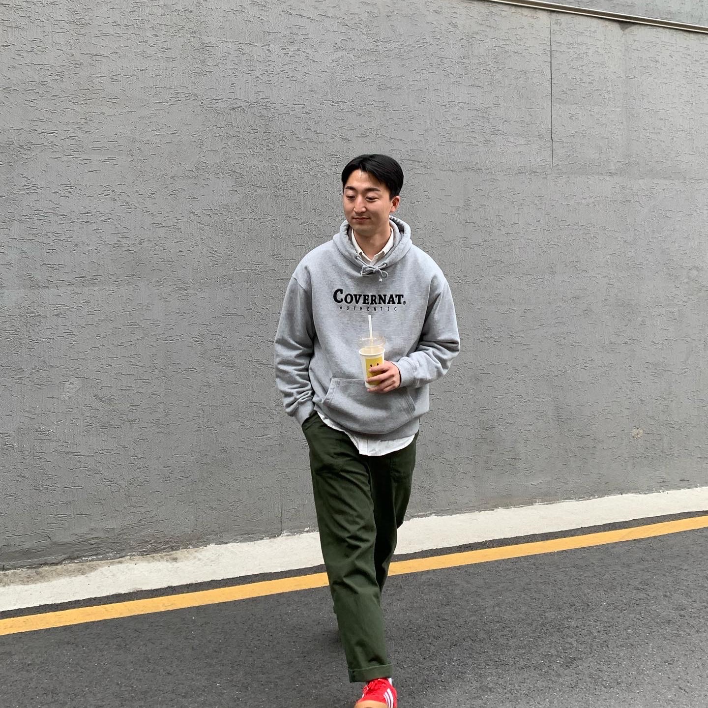 Adidas Gazelle Indoor Scarlet 착용 스타일 - 2