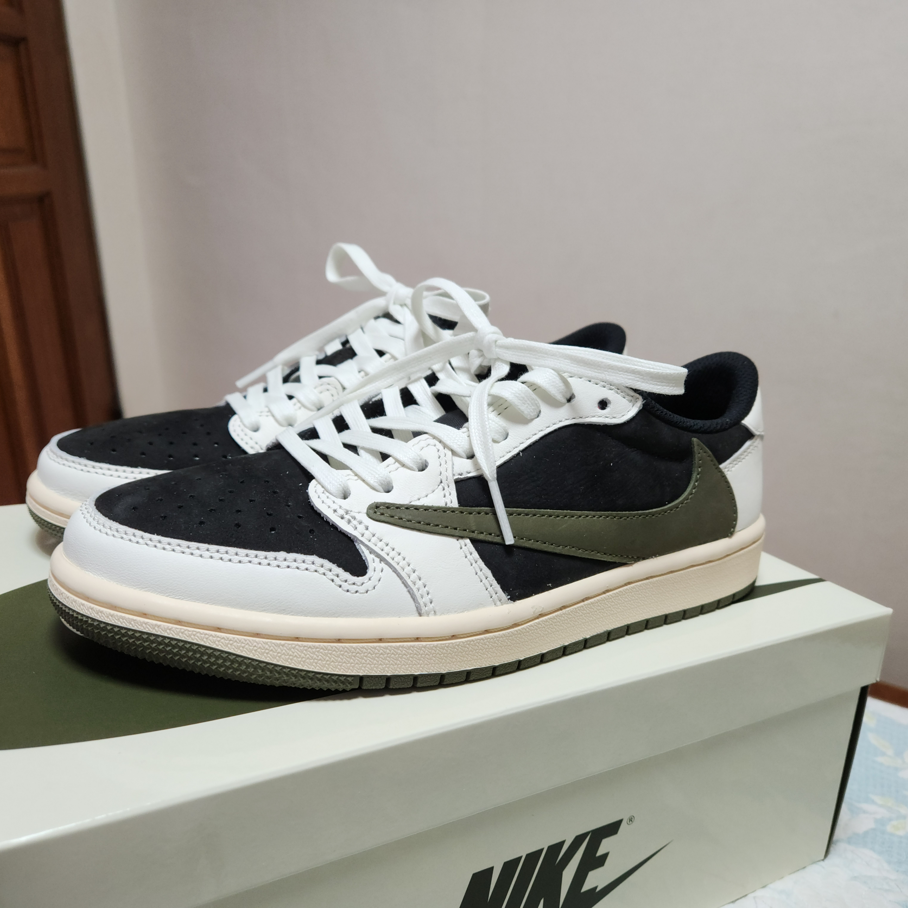 (W) Jordan 1 x Travis Scott Retro Low OG SP Medium Olive 착용 스타일