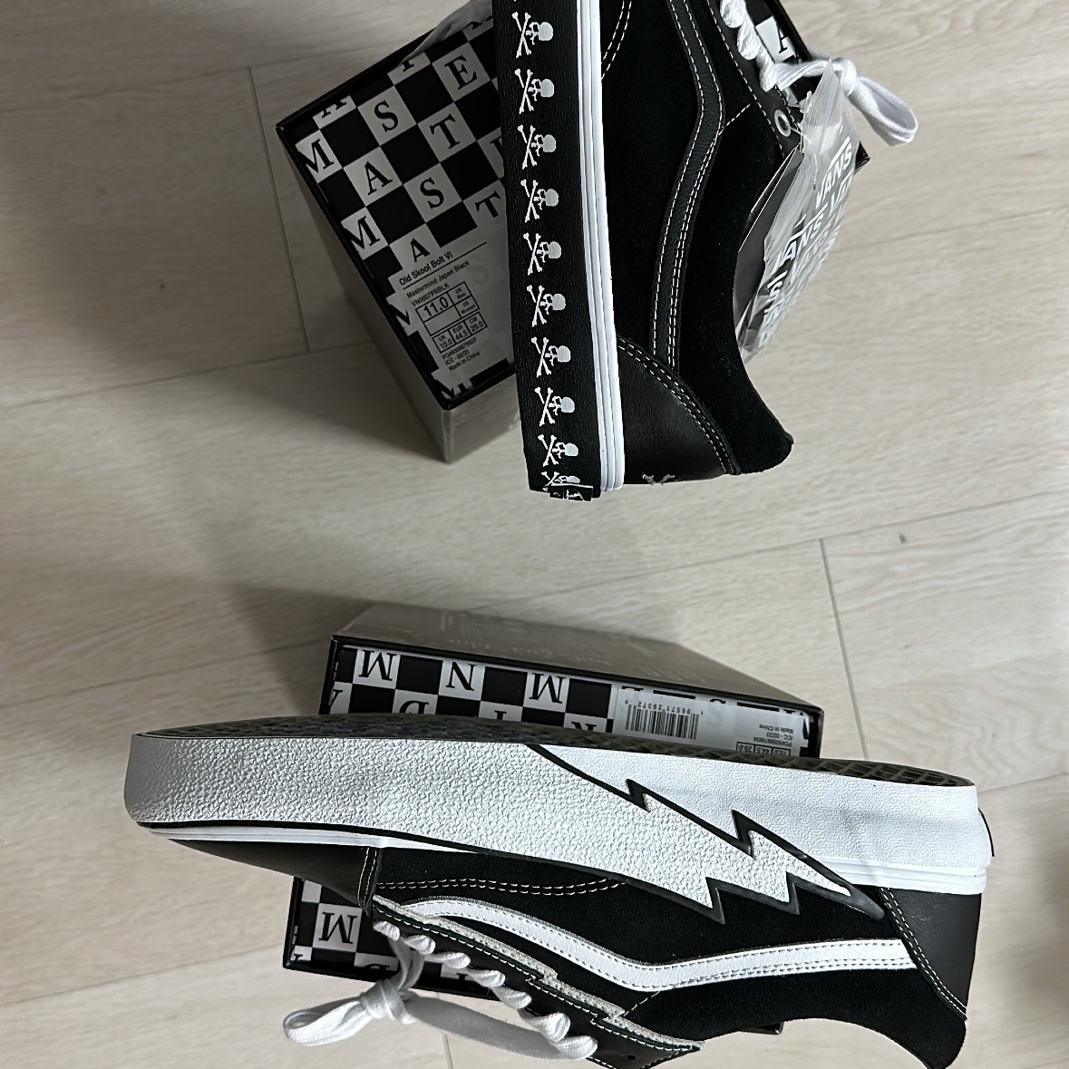 Vans Vault x Mastermind World Old Skool Bolt Black 착용 스타일 - 2