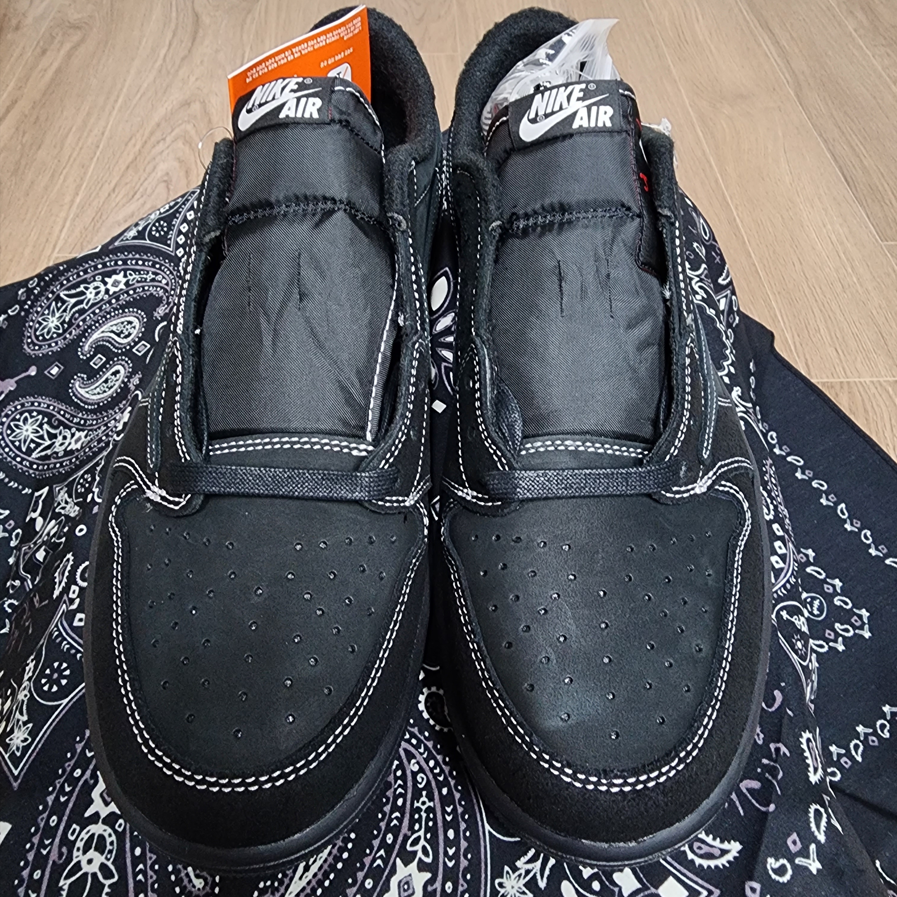 Jordan 1 x Travis Scott Retro Low OG SP Black Phantom 착용 스타일 - 1