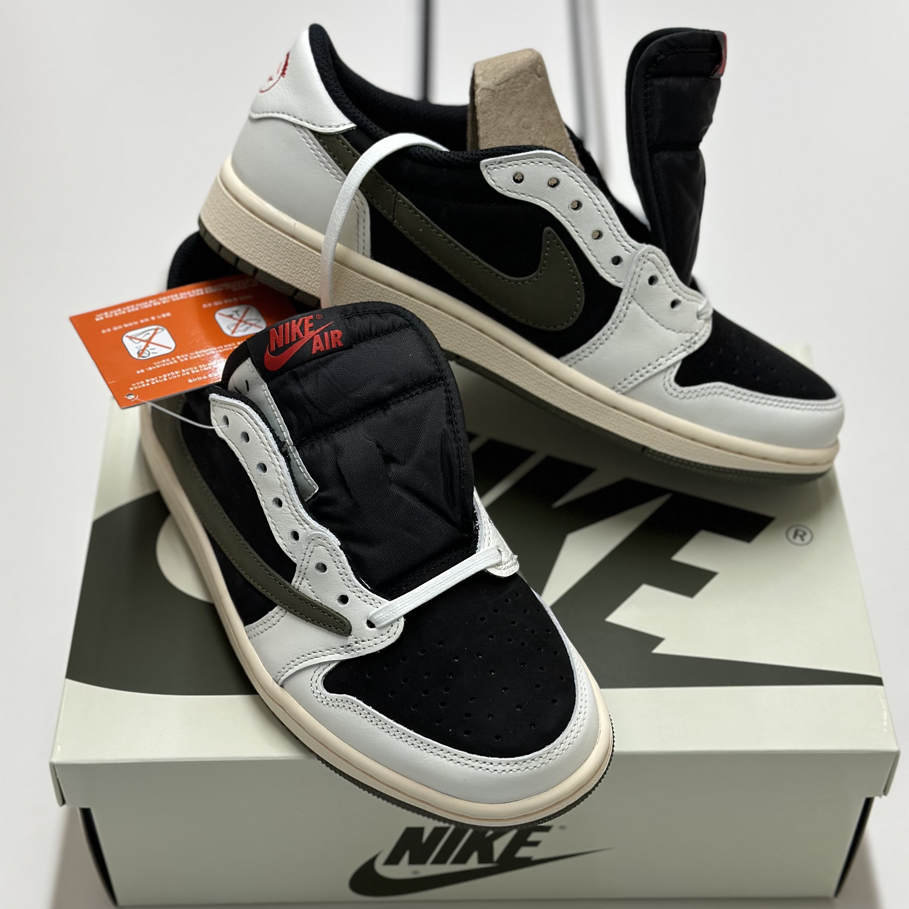 (W) Jordan 1 x Travis Scott Retro Low OG SP Medium Olive, (PS) Jordan 1 x Travis Scott Retro Low OG SP Medium Olive 착용 스타일 - 2