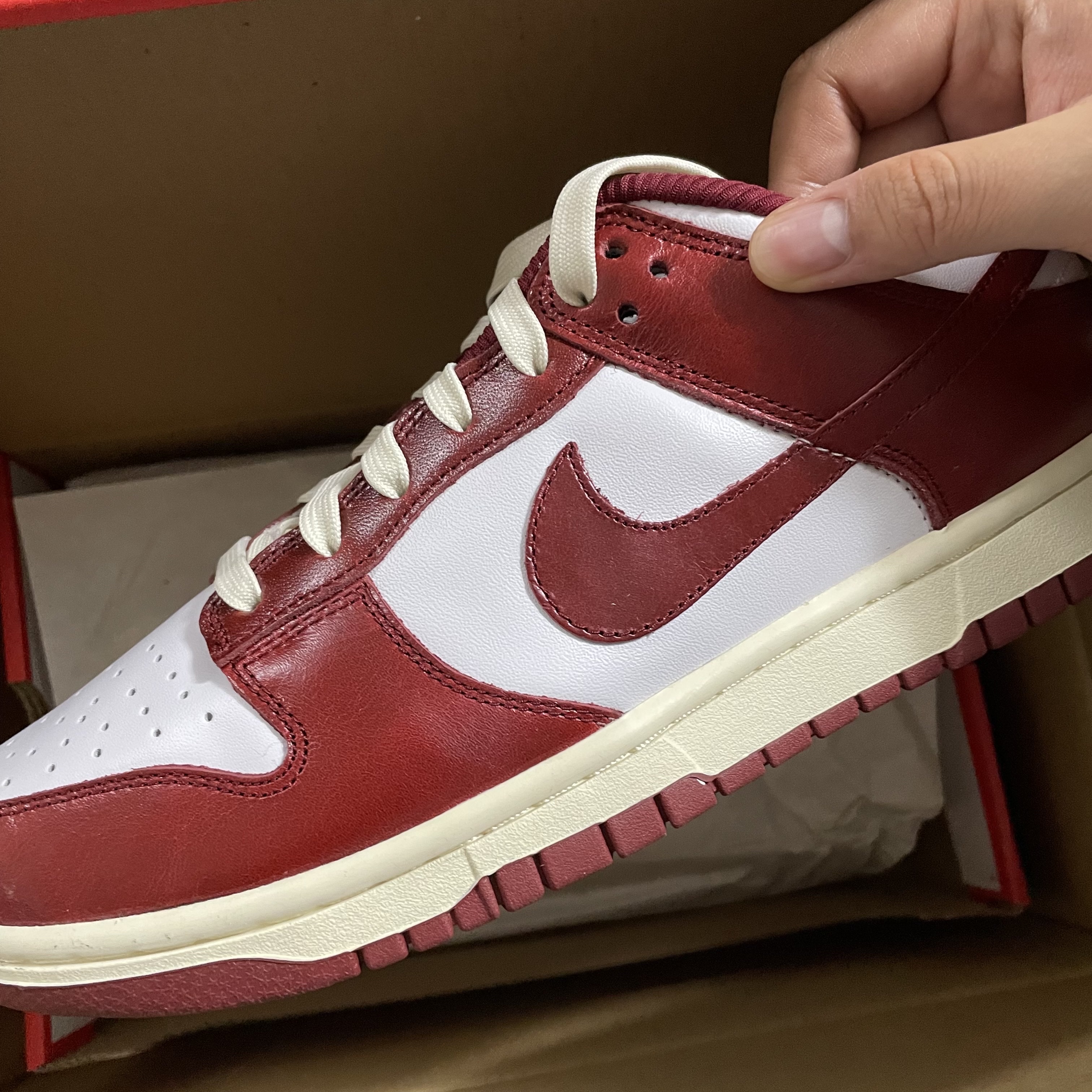 (W) Nike Dunk Low Retro PRM Team Red and White 착용 스타일