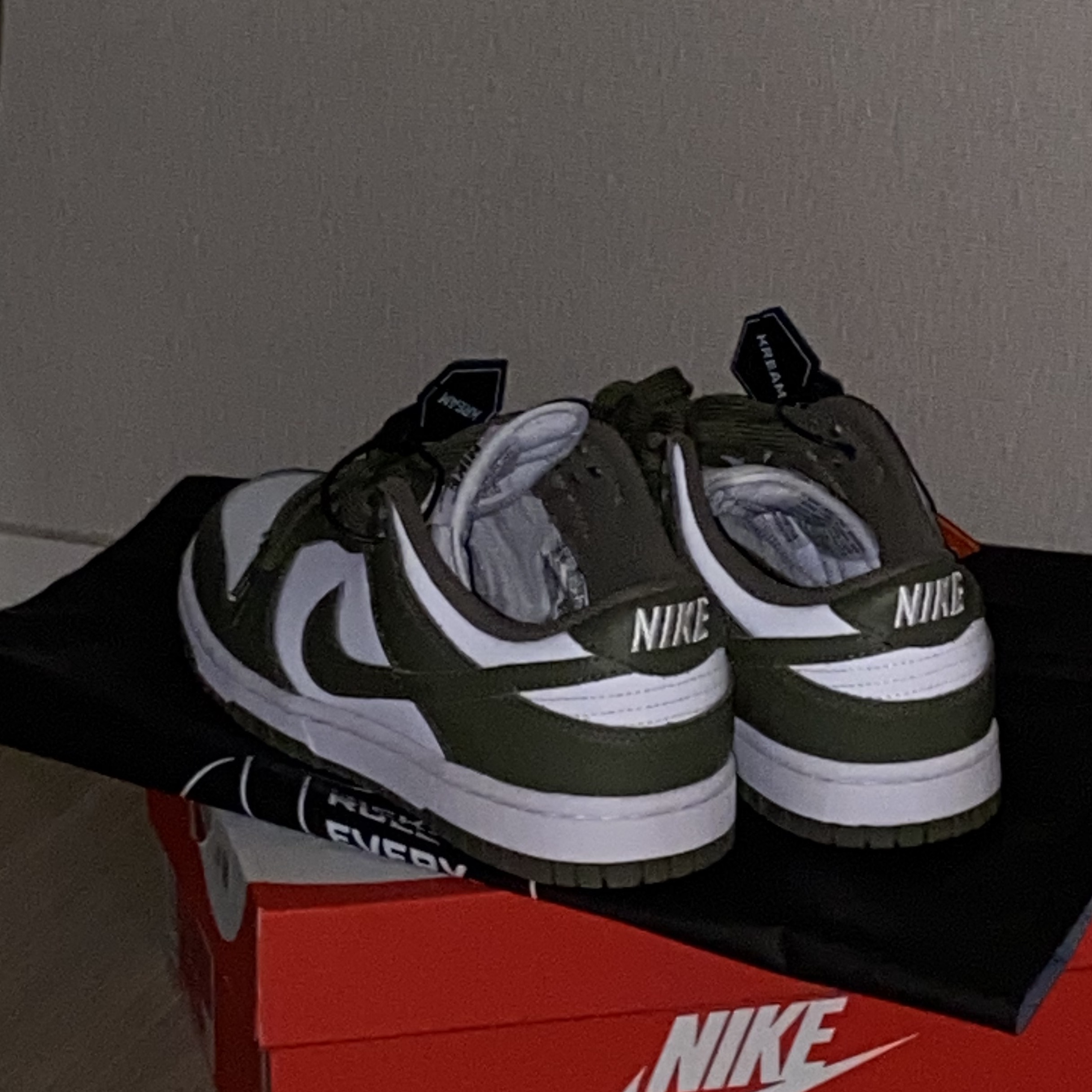 (W) Nike Dunk Low Medium Olive 착용 스타일