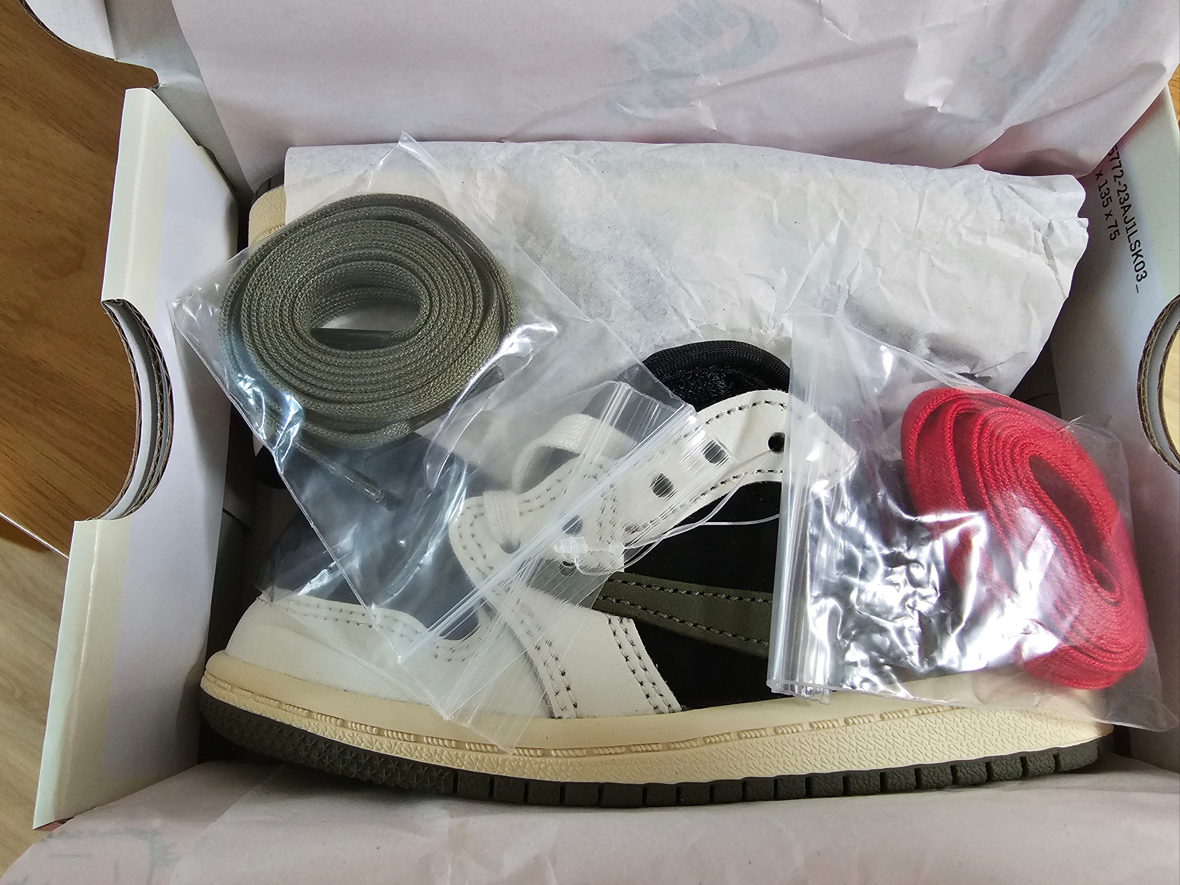 (TD) Jordan 1 x Travis Scott Retro Low OG SP Medium Olive 착용 스타일 - 2